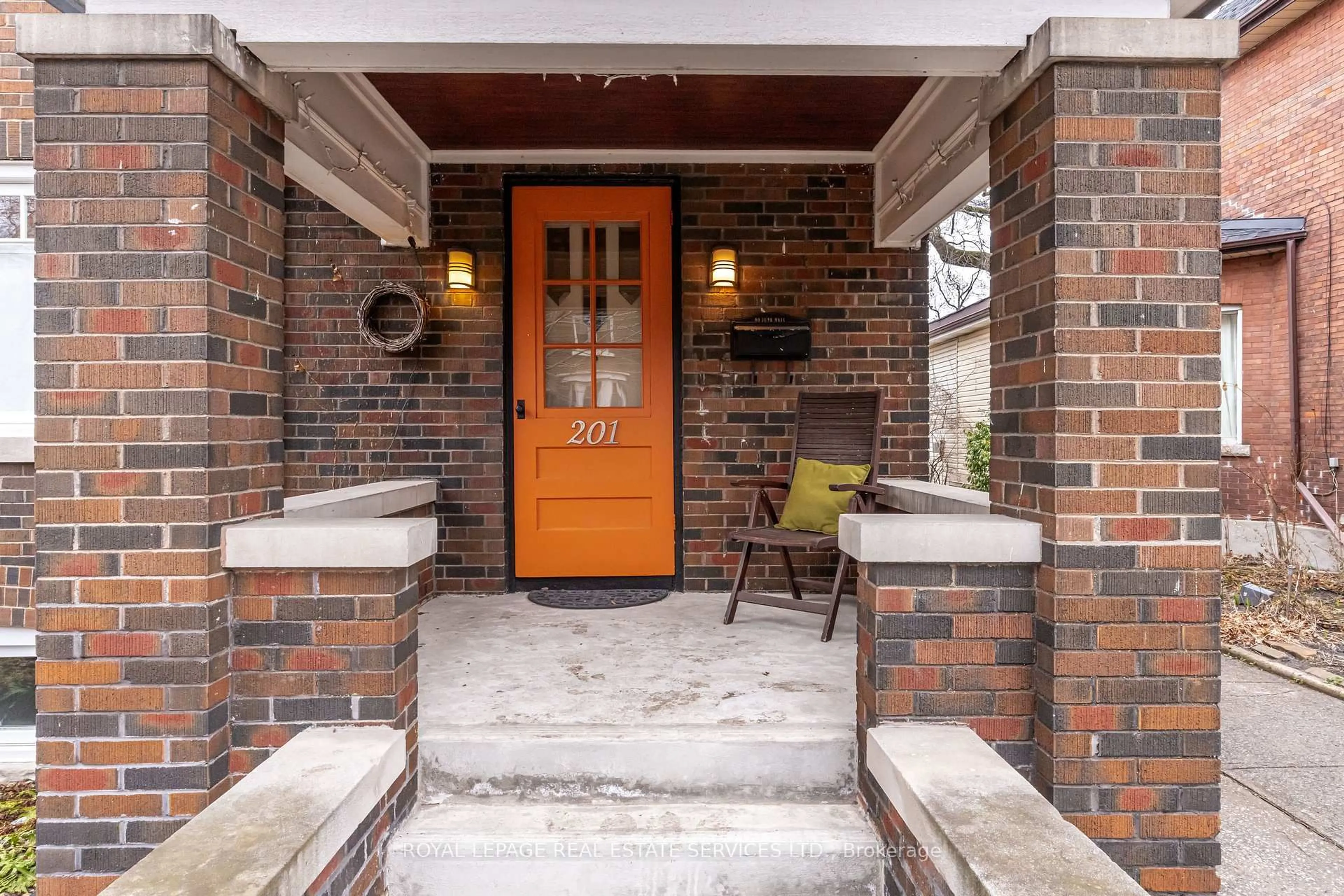 Indoor entryway for 201 St Johns Rd, Toronto Ontario M6P 1V3