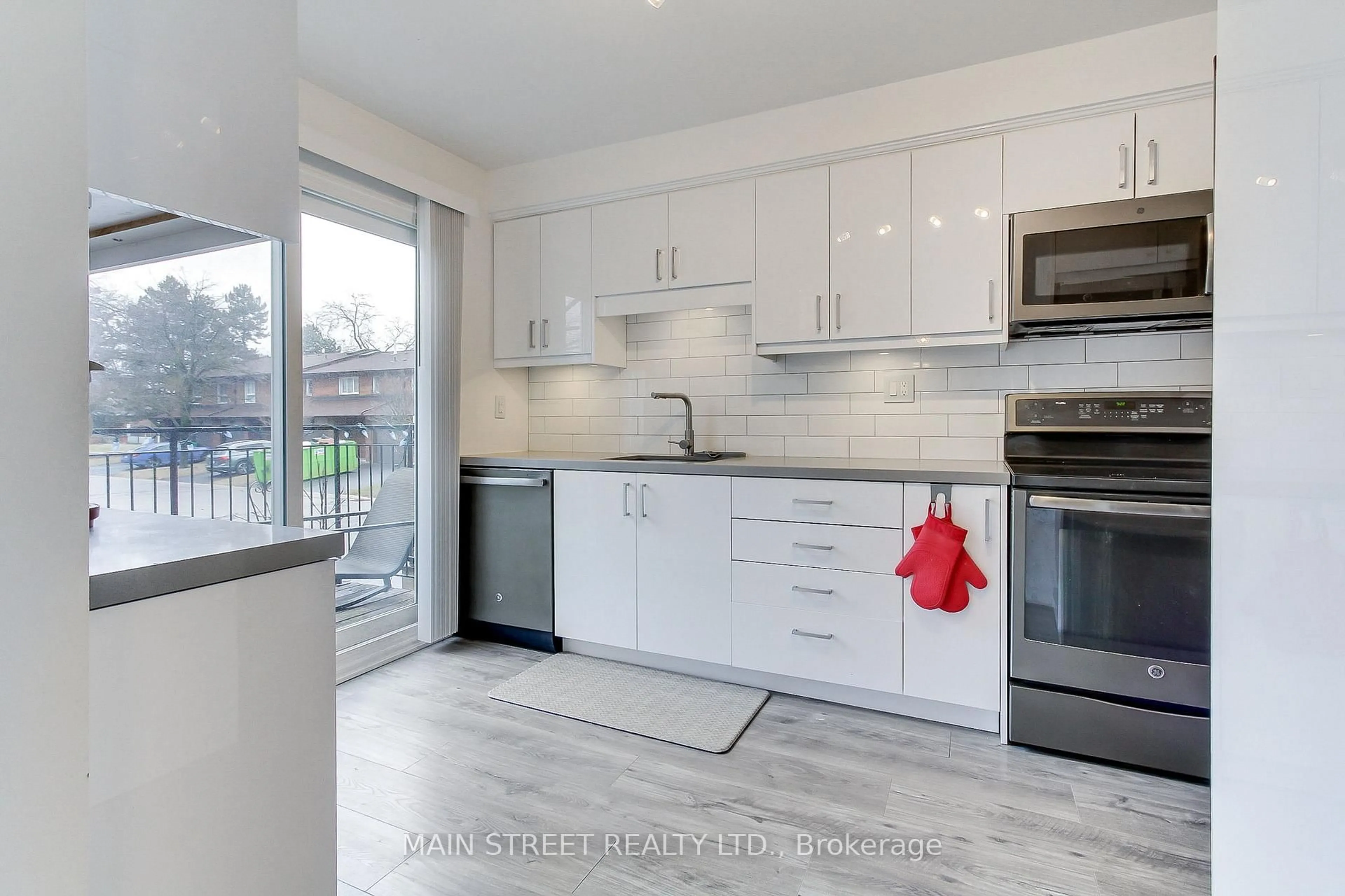 Open concept kitchen, unknown for 725 Vermouth Ave #18, Mississauga Ontario L5A 3X5