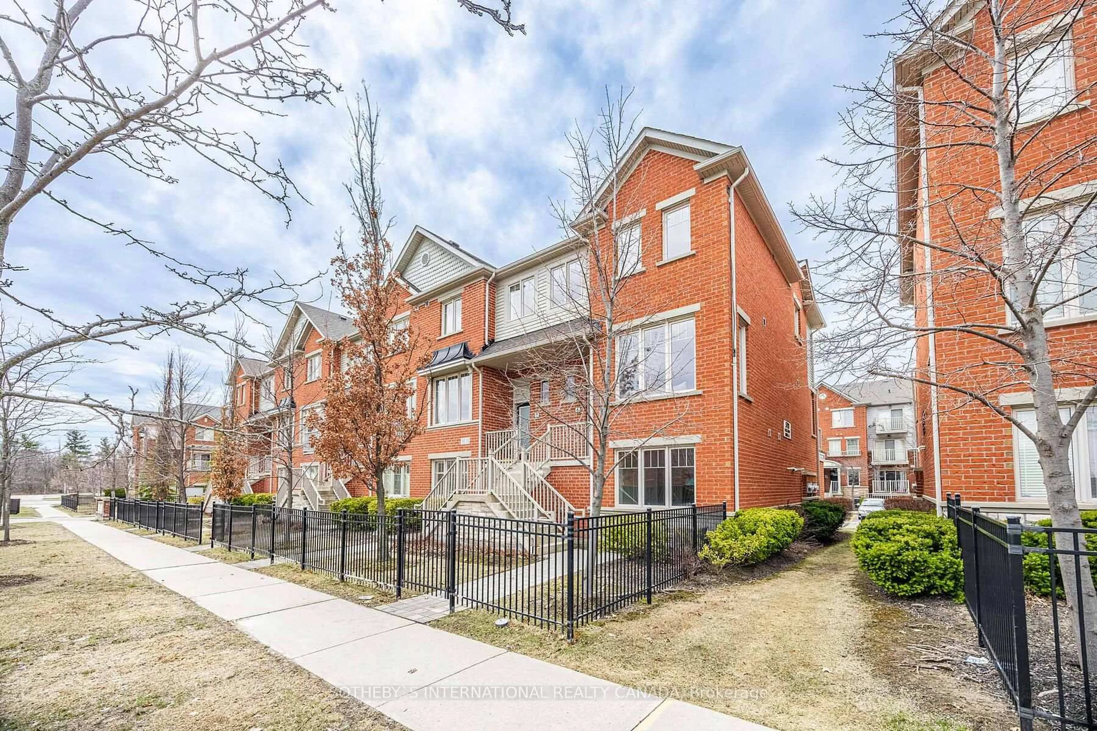 Unknown for 5700 Tosca Dr #6, Mississauga Ontario L5M 0P7