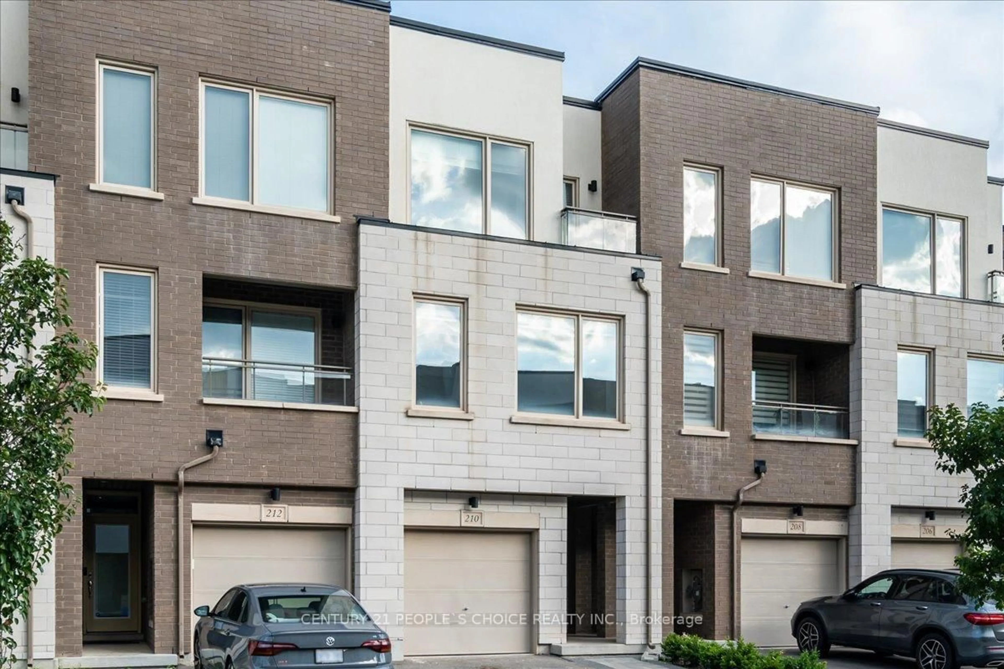Home with brick exterior material, street for 210 Huguenot Rd, Oakville Ontario L6H 7C3