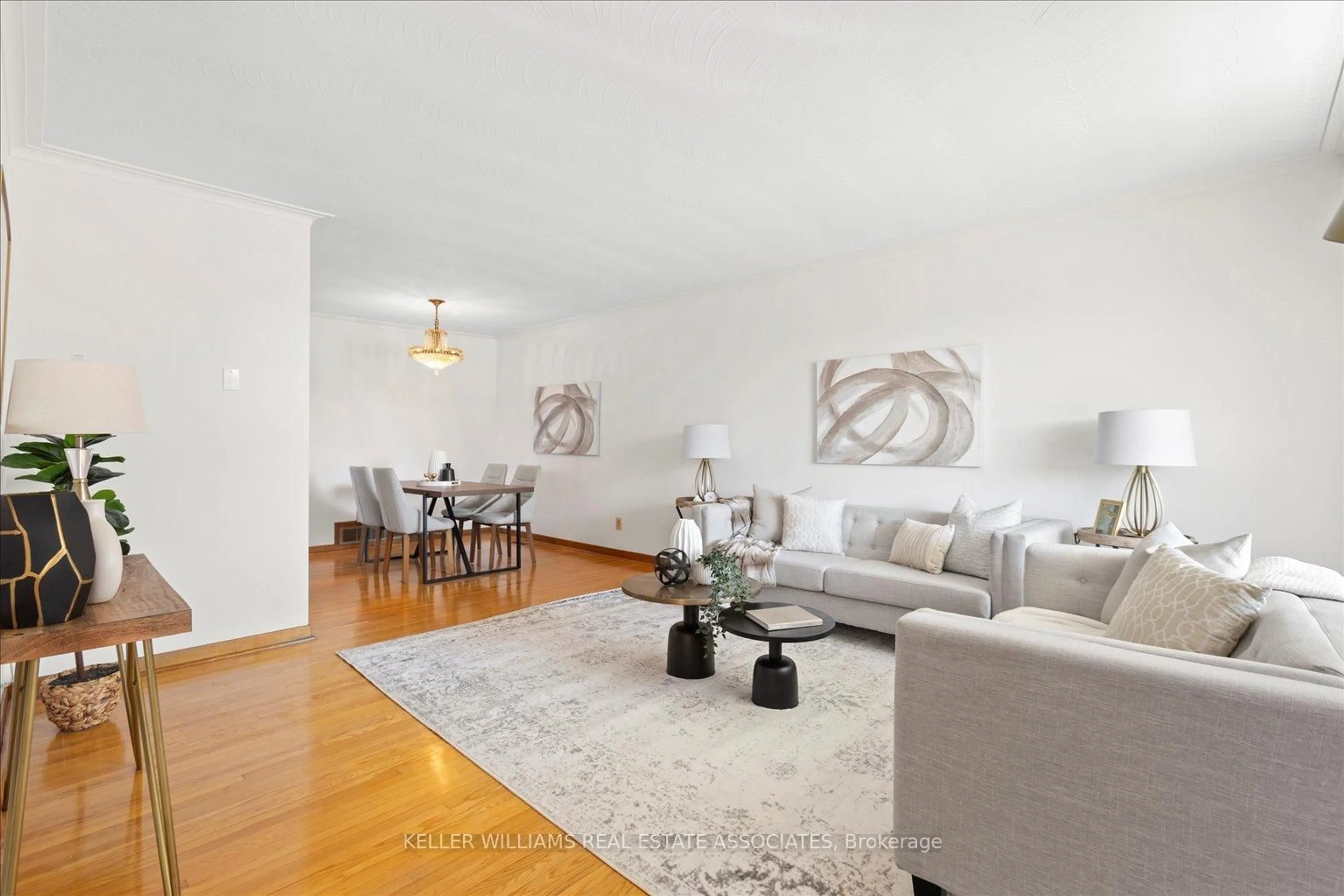 Living room with furniture, unknown for 1127 Claredale Rd, Mississauga Ontario L5G 1T7
