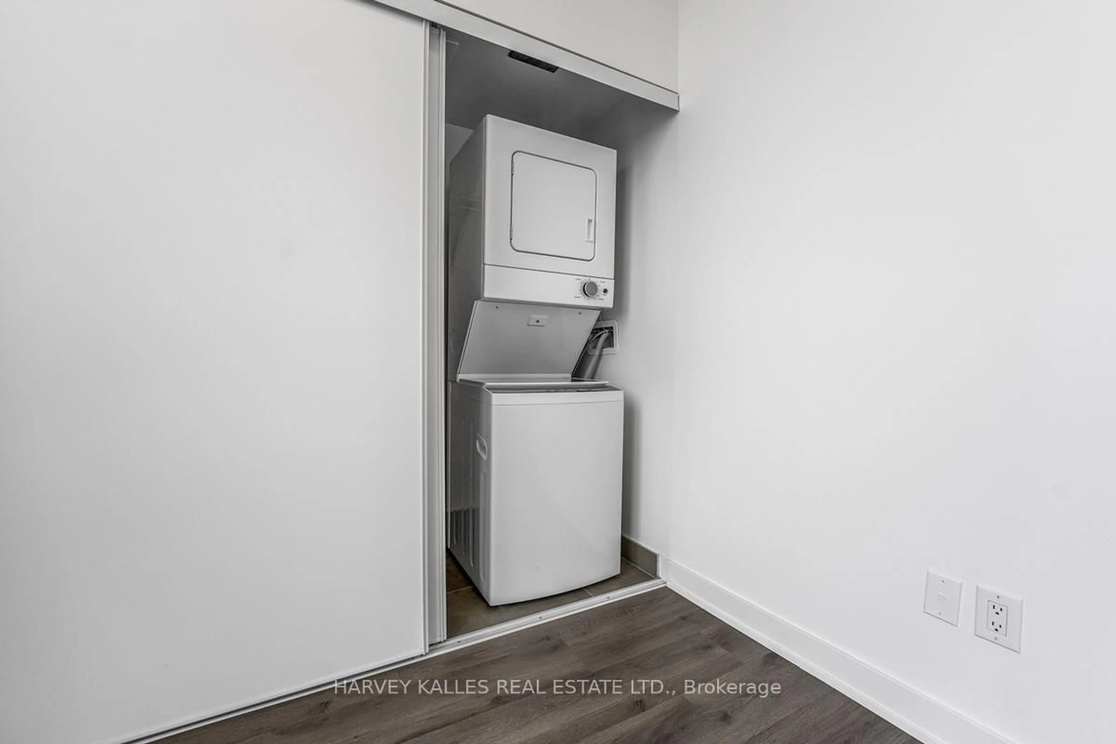 Laundry room for 3005 Pine Glen Rd #805, Oakville Ontario L6M 5P5