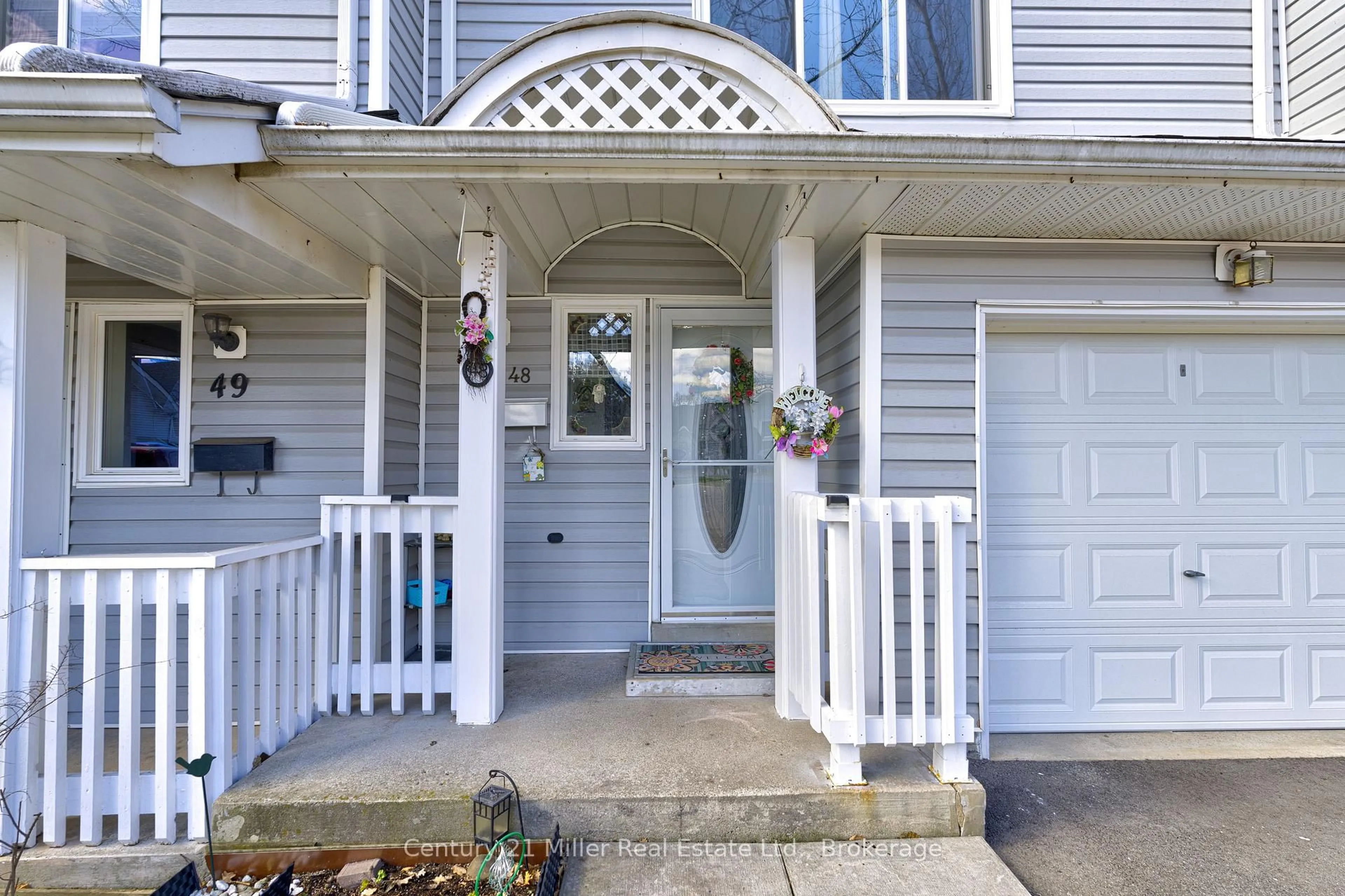 Indoor entryway for 2021 Sixth Line #48, Oakville Ontario L6H 4S2