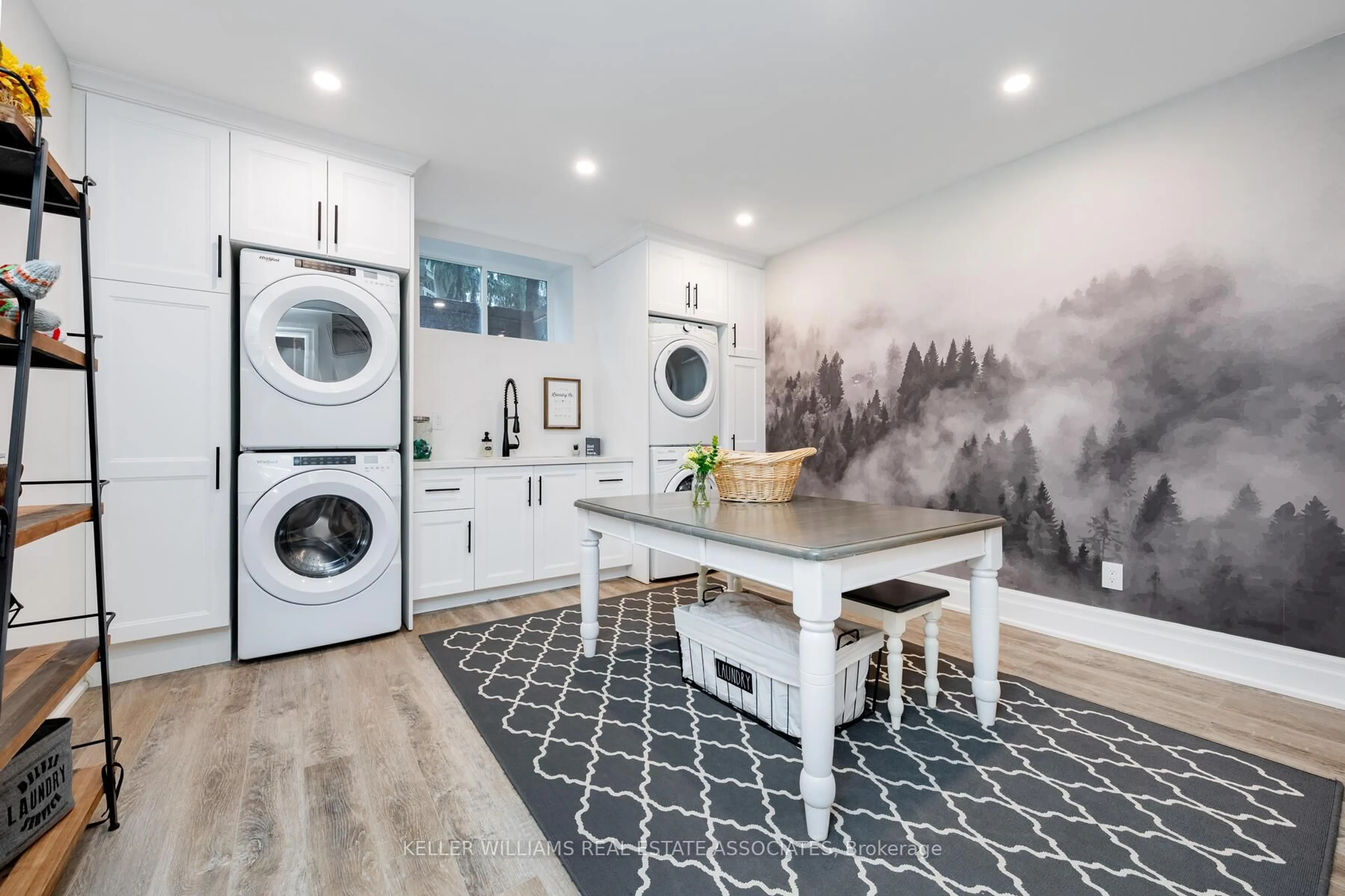 Laundry room for 50 Lyonsview Lane, Caledon Ontario L7C 1P1