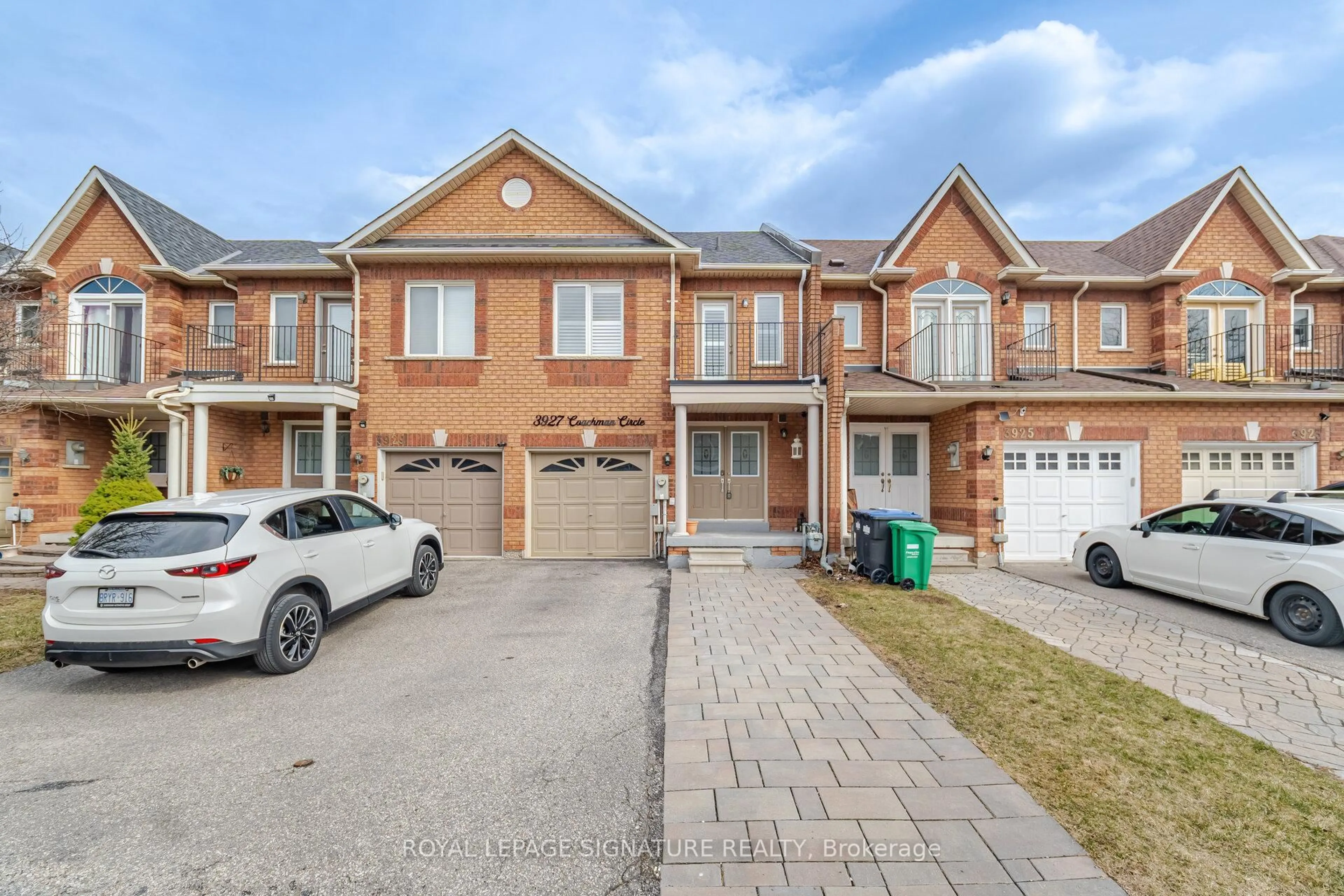 Home with brick exterior material, street for 3927 Coachman Circ, Mississauga Ontario L5M 6R1