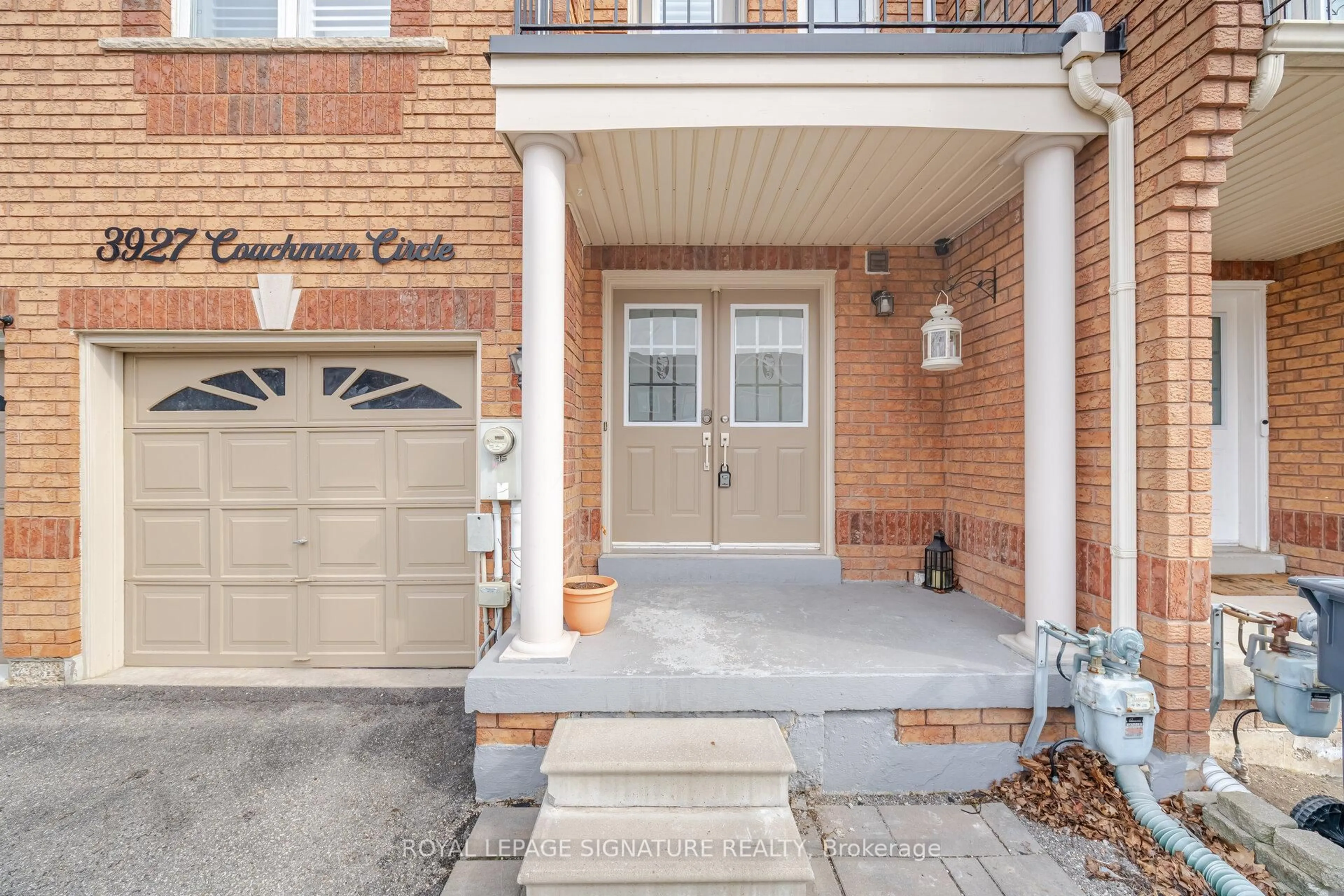 Indoor entryway for 3927 Coachman Circ, Mississauga Ontario L5M 6R1