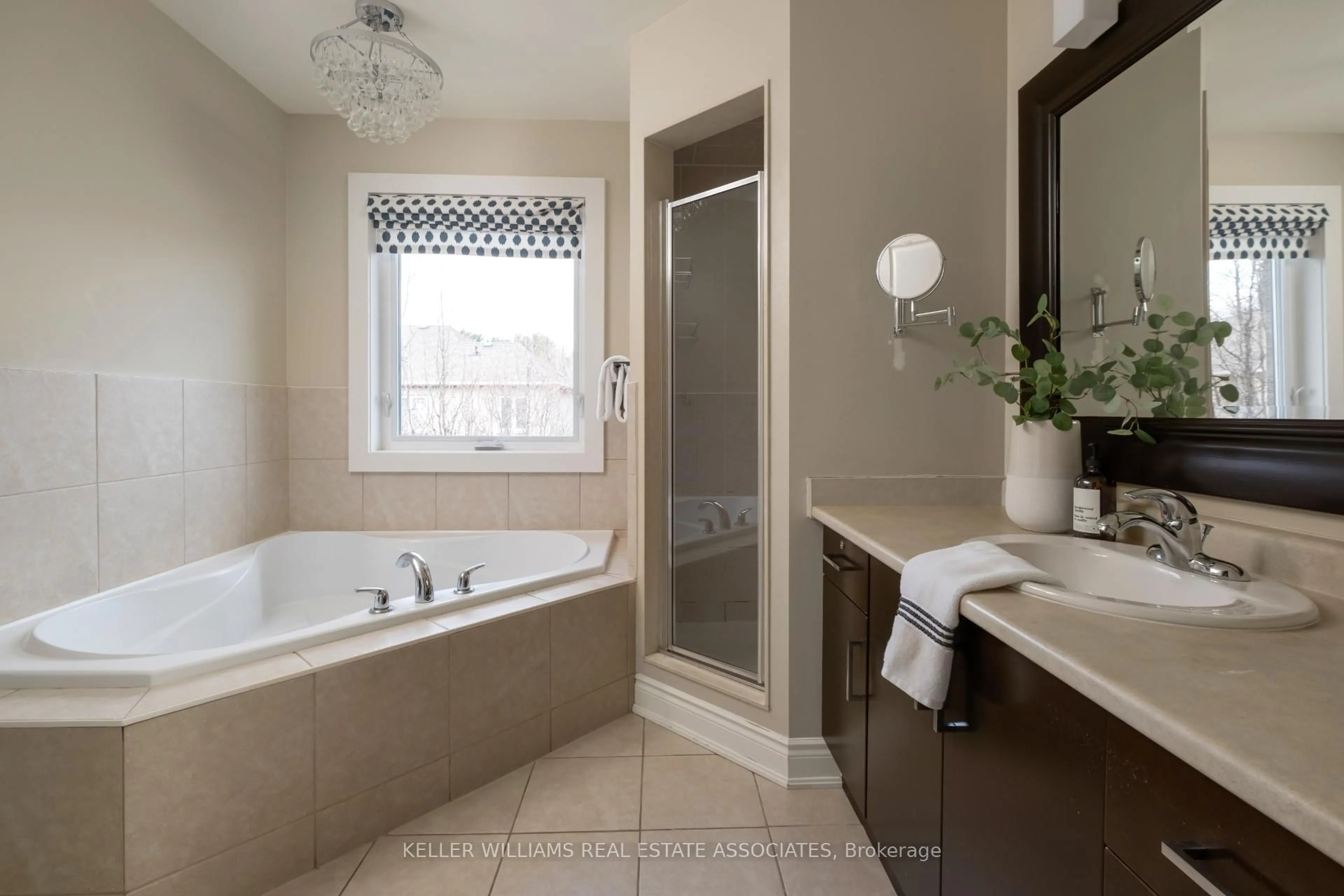 Contemporary bathroom, ceramic/tile floor for 281 Admiral Dr, Oakville Ontario L6L 0C2