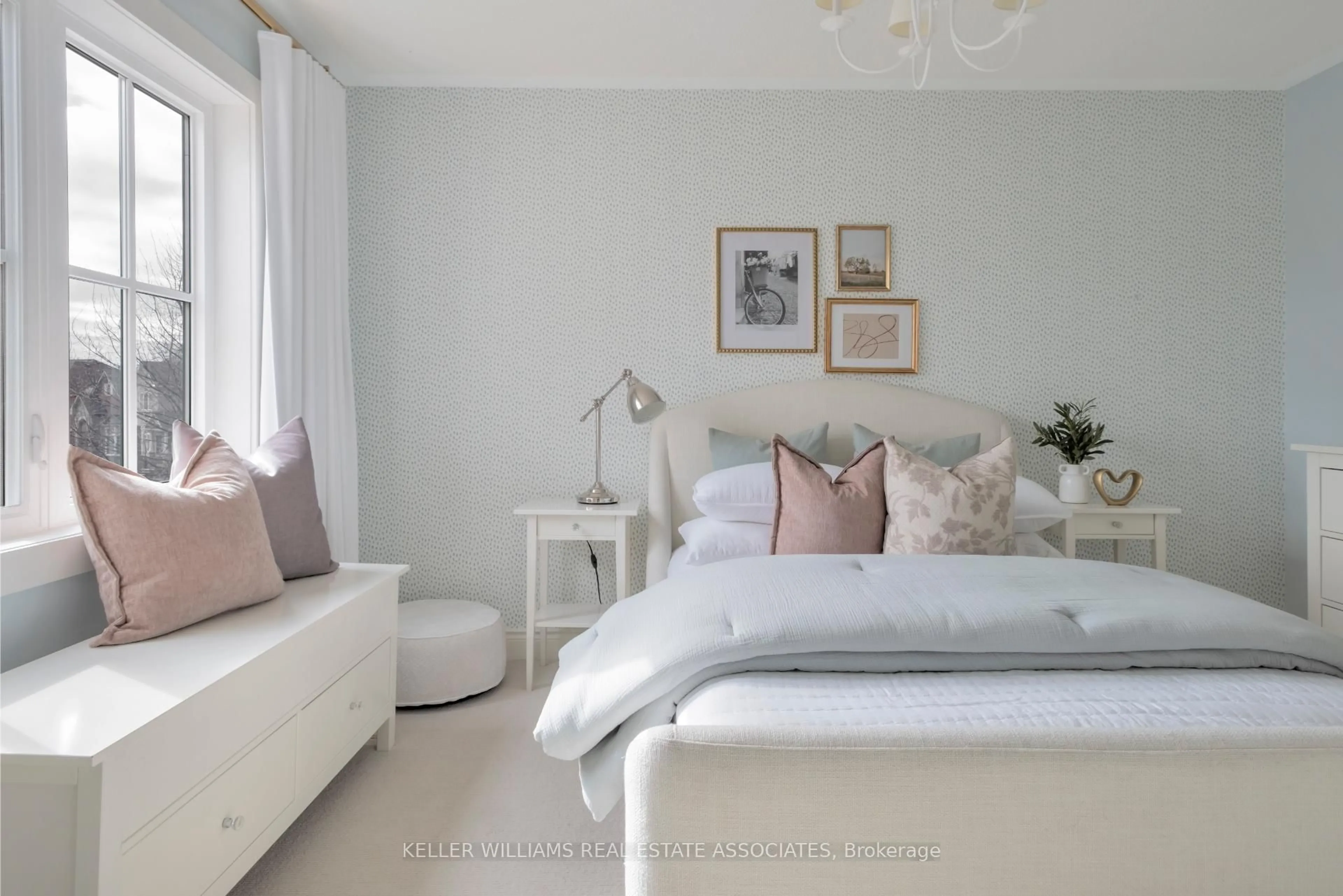 Bedroom with bed, unknown for 281 Admiral Dr, Oakville Ontario L6L 0C2