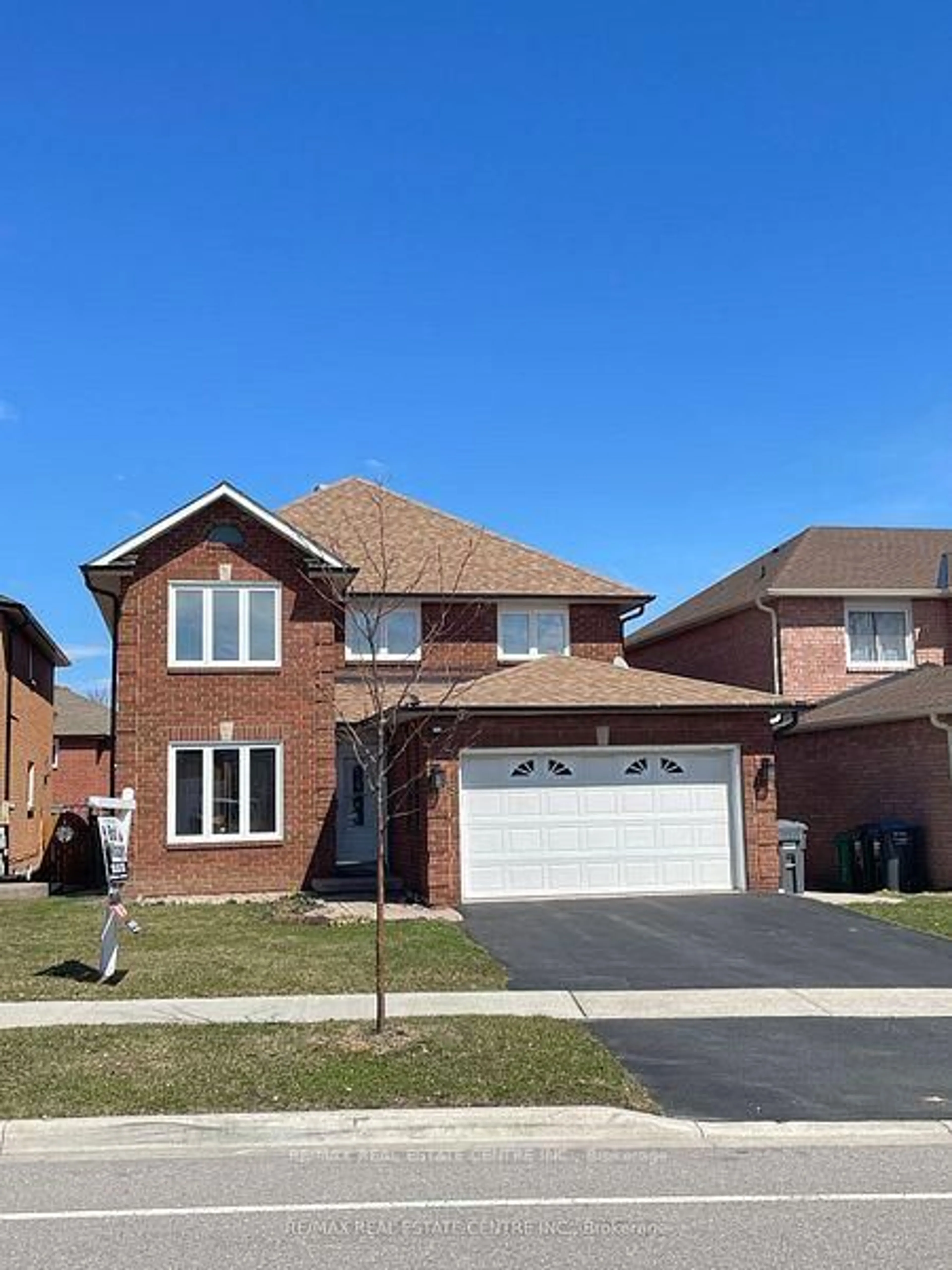 Home with brick exterior material, street for 5175 Guildwood Way, Mississauga Ontario L5R 2T4