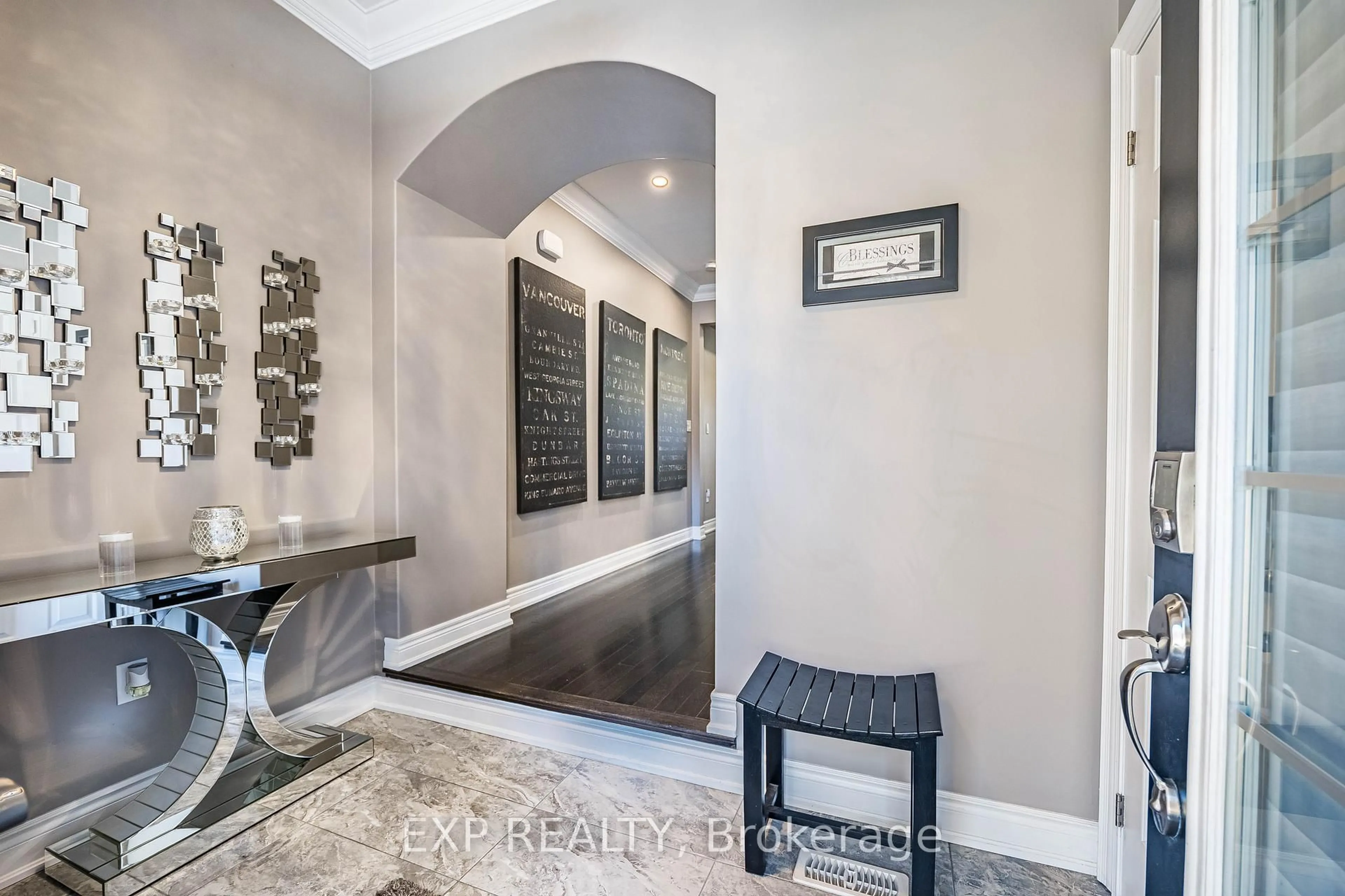 Indoor entryway for 2465 Village Common St, Oakville Ontario L6M 0S2