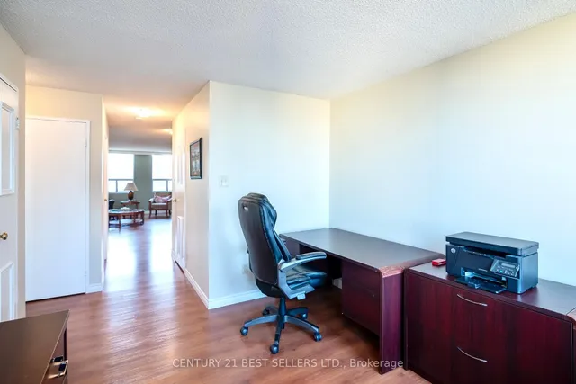Additional property image - 3650 Kaneff Cres Unit 1803