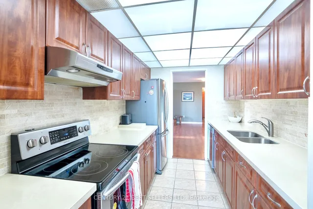 Additional property image - 3650 Kaneff Cres Unit 1803