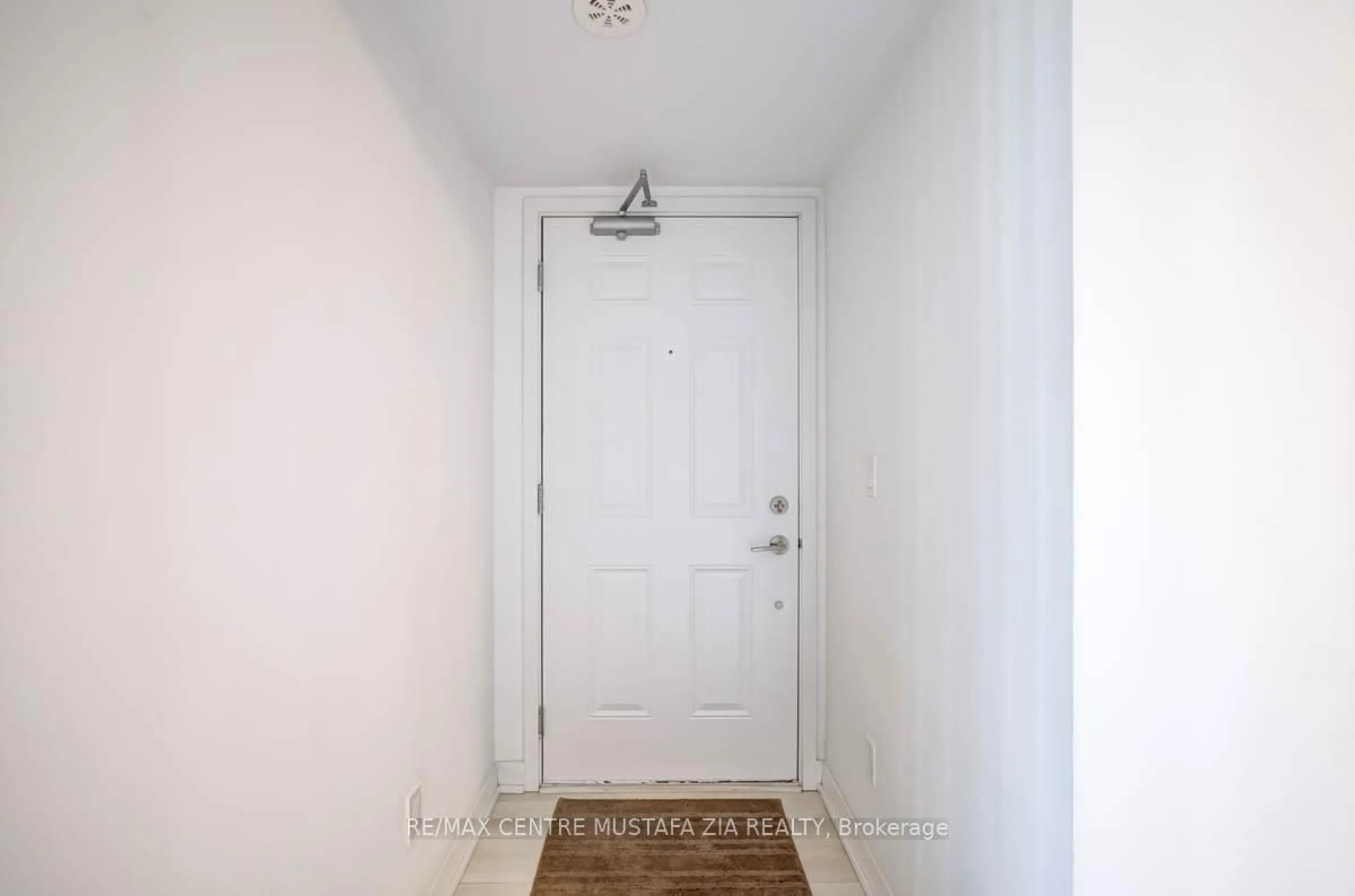 Indoor entryway for 1129 Cooke Blvd #608, Burlington Ontario L7T 0C3
