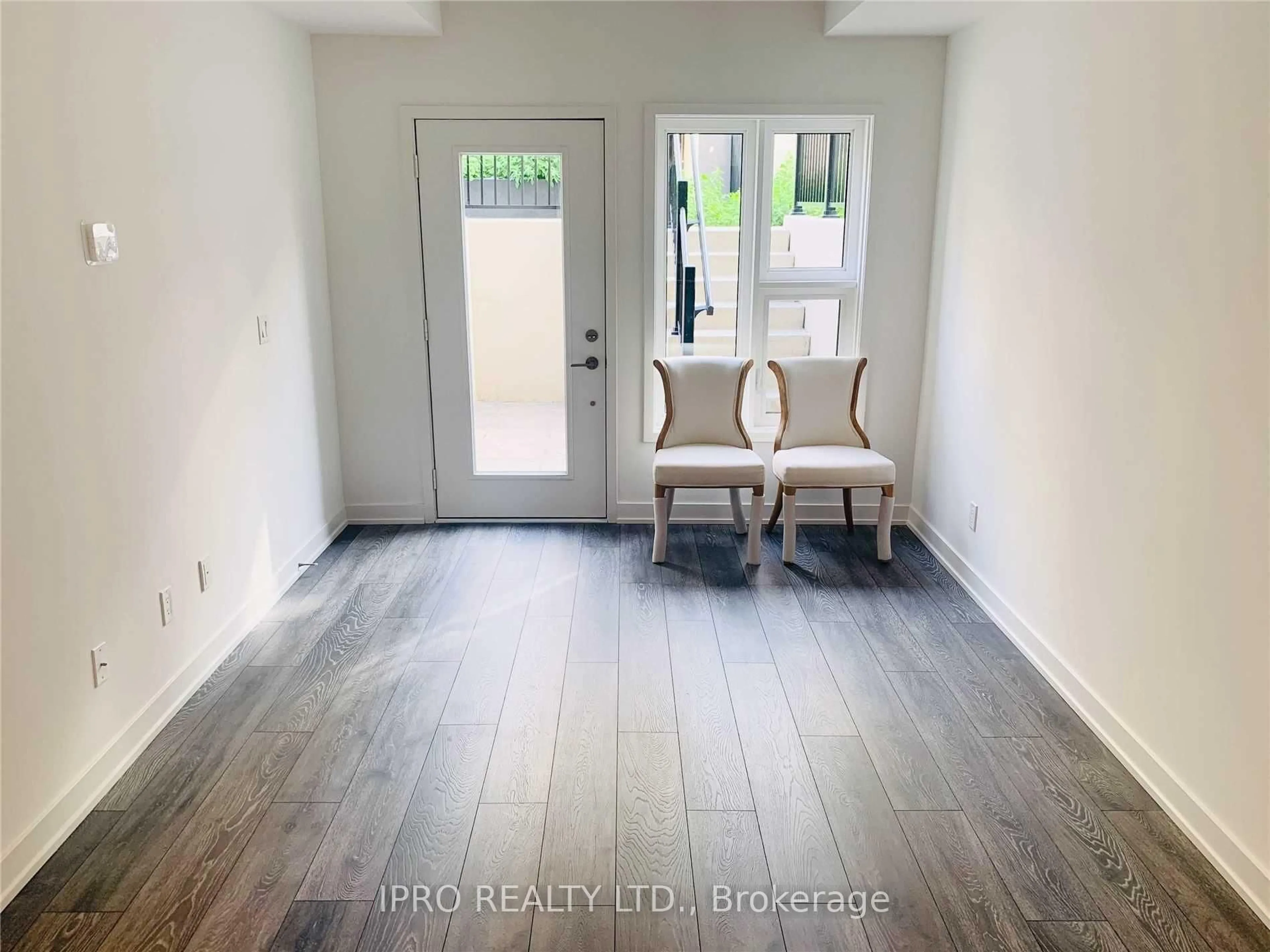 Indoor entryway for 1129 Cooke Blvd #615, Burlington Ontario L7T 4A8