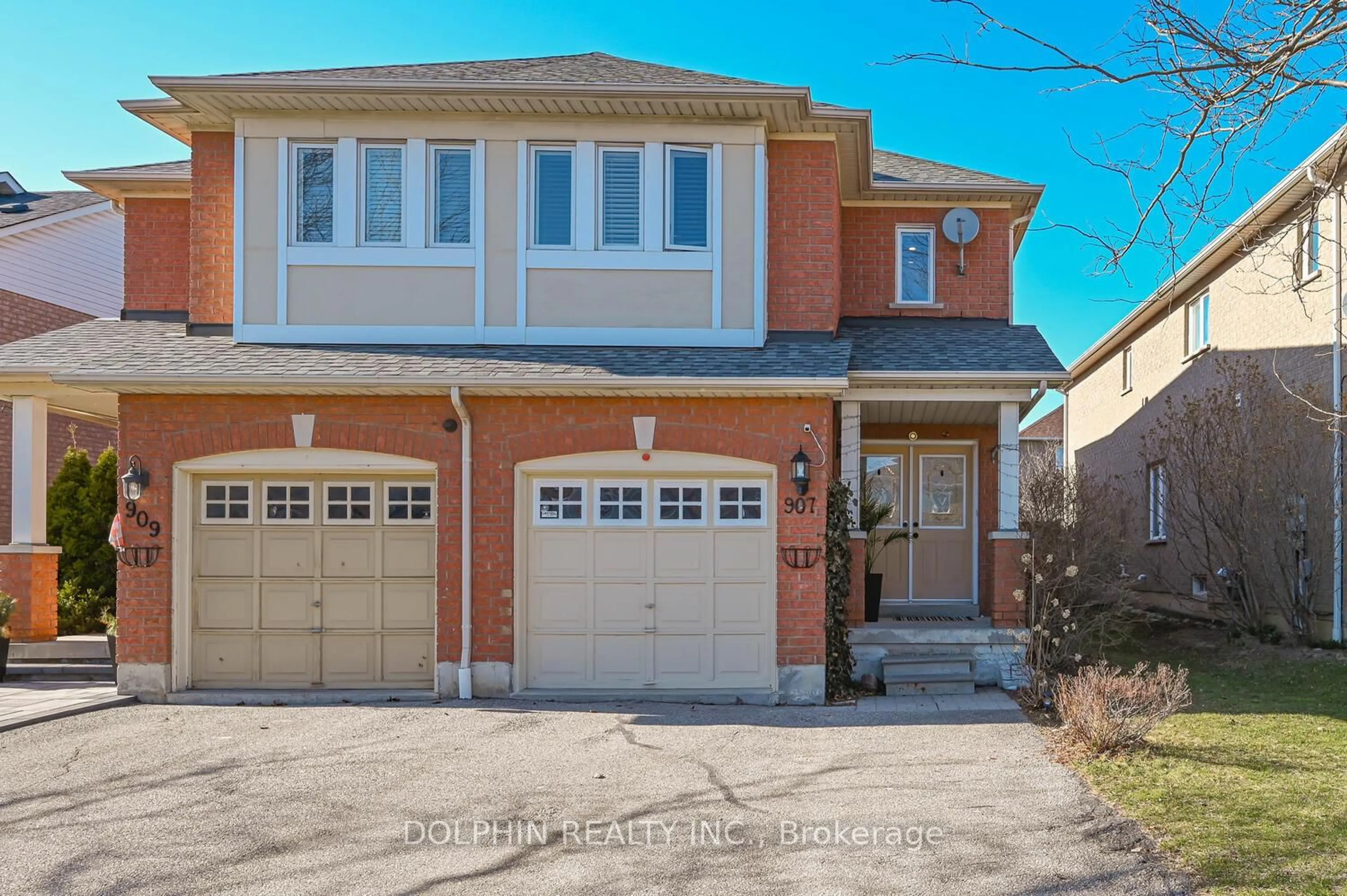 Home with brick exterior material, street for 907 Tambourine Terr, Mississauga Ontario L5W 1S4