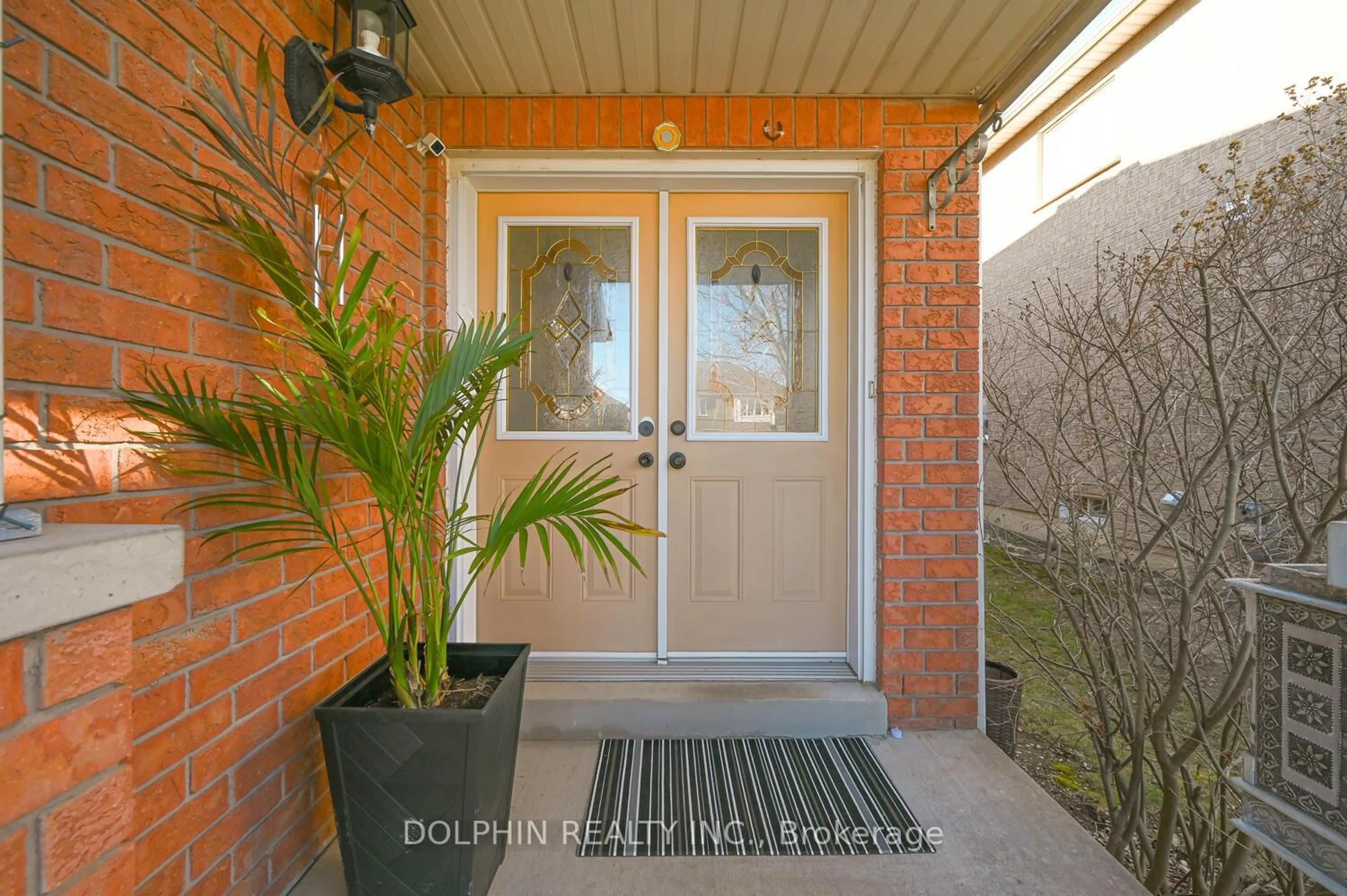Indoor entryway for 907 Tambourine Terr, Mississauga Ontario L5W 1S4