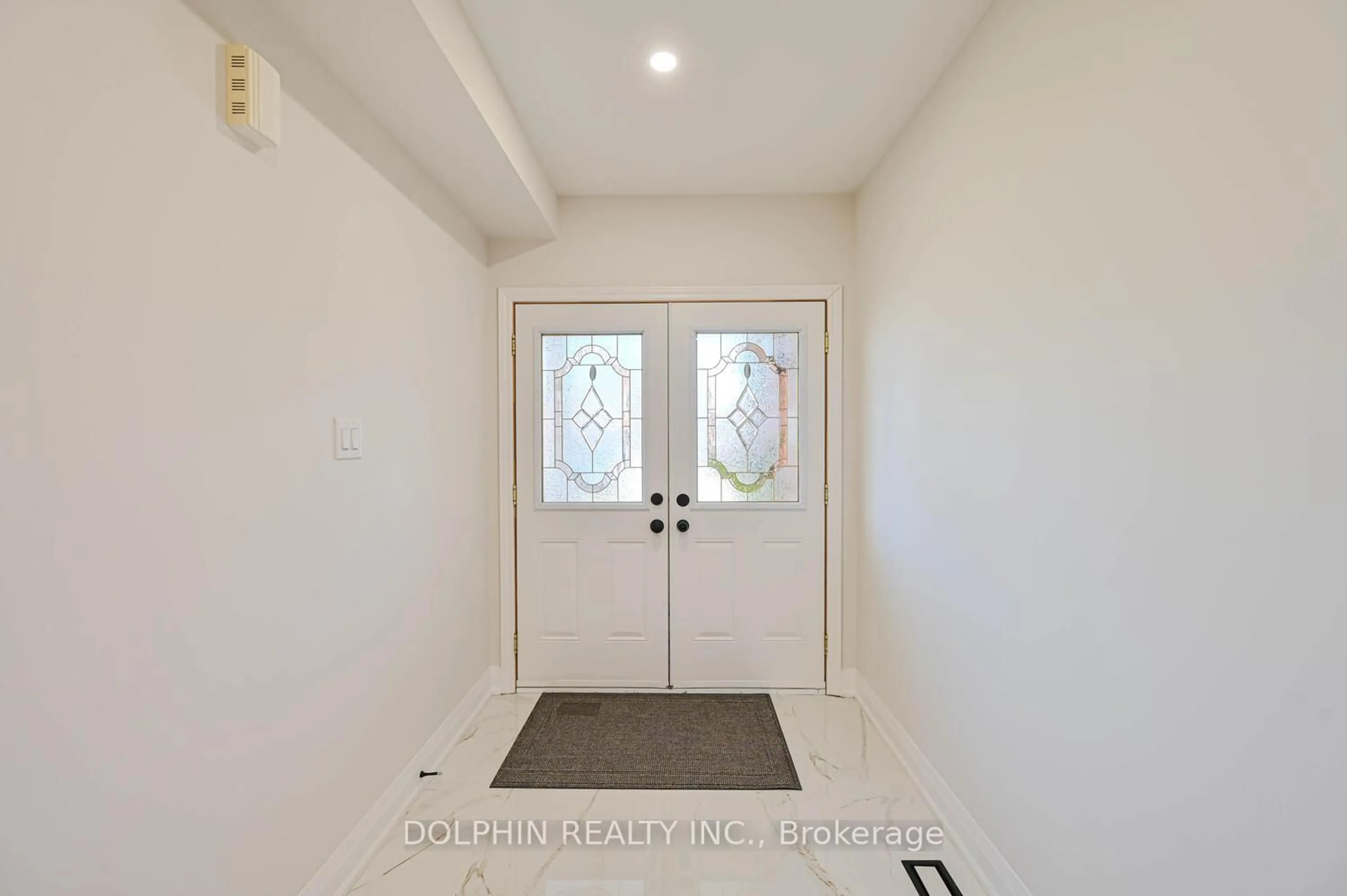 Indoor entryway for 907 Tambourine Terr, Mississauga Ontario L5W 1S4