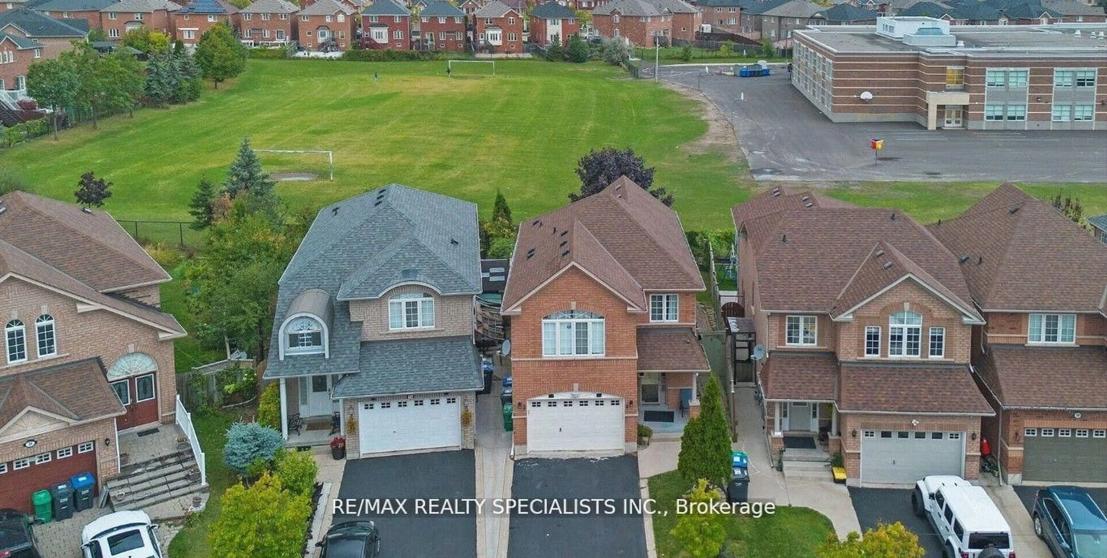 A pic from outside/outdoor area/front of a property/back of a property/a pic from drone, street for 22 Serenity Lane, Brampton Ontario L6R 2T1