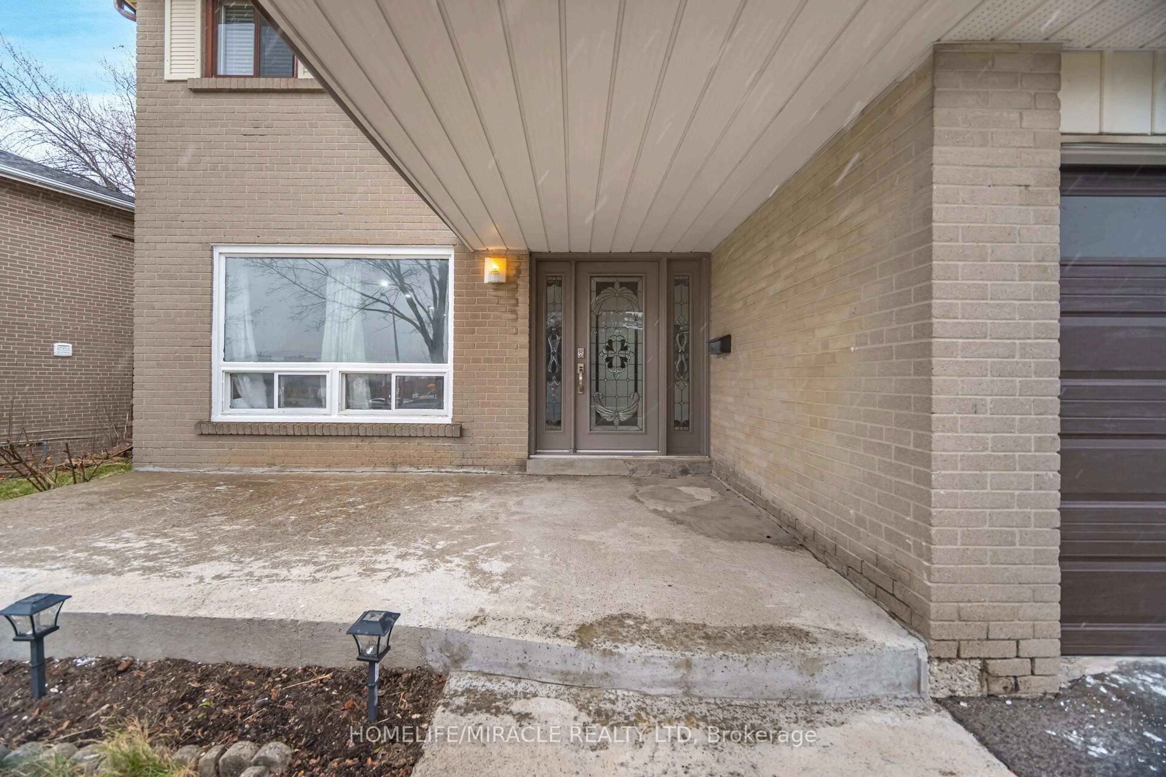 Indoor entryway for 345 Silverstone Dr, Toronto Ontario M9V 3J8