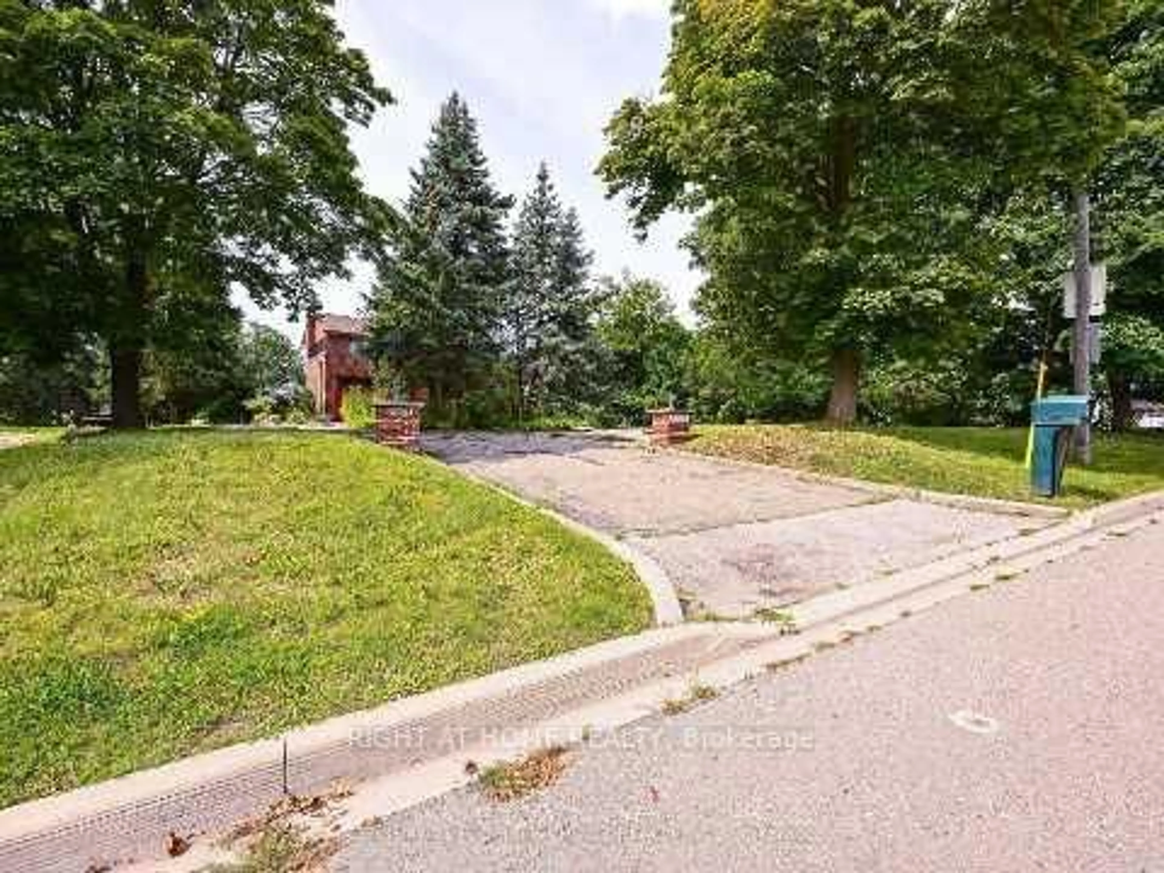 Unknown for 6800 Second Line N/A, Mississauga Ontario L5W 1M9