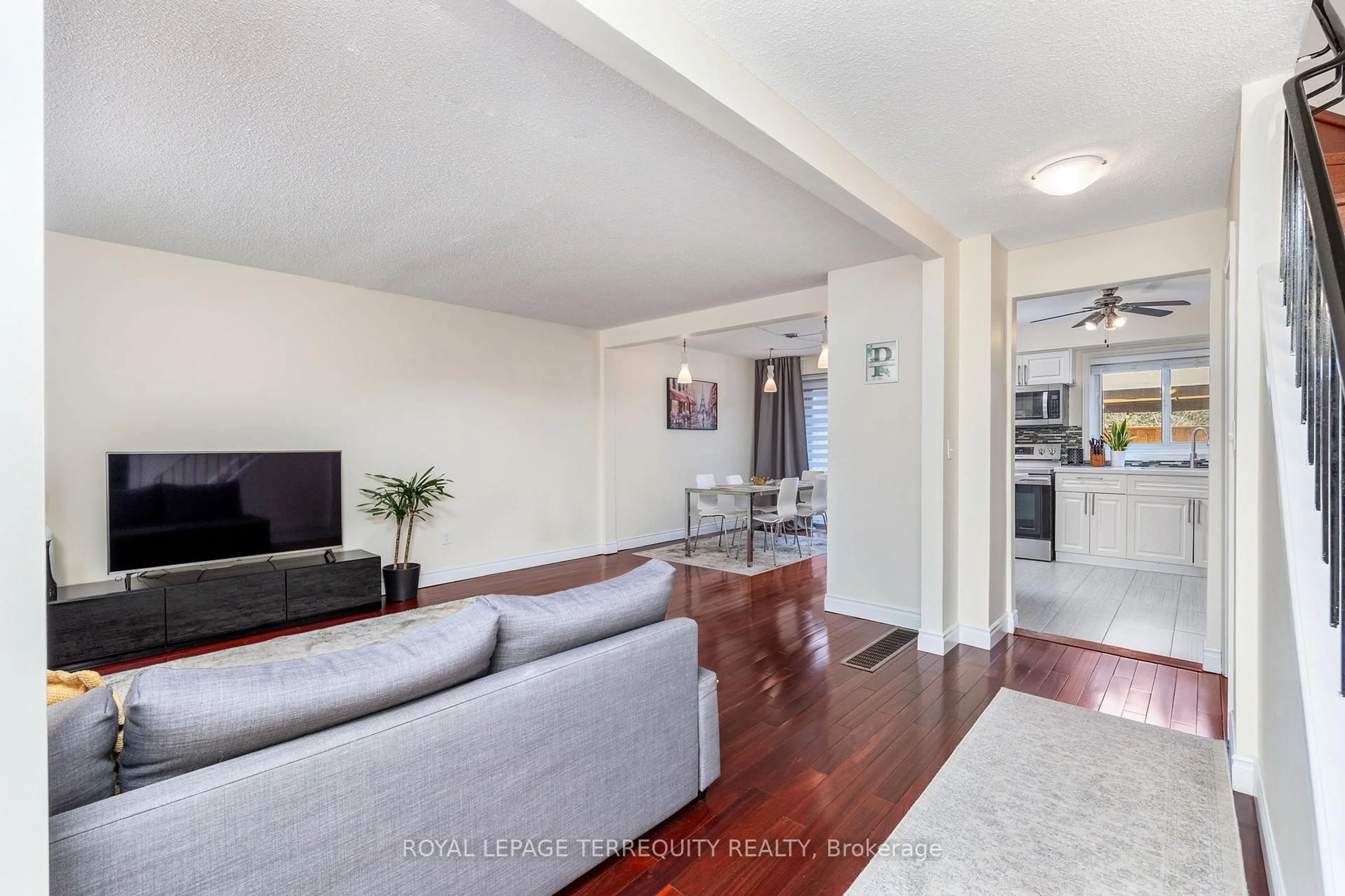 Living room with furniture, unknown for 1050 Shawnmarr Rd #45, Mississauga Ontario L5H 3V1