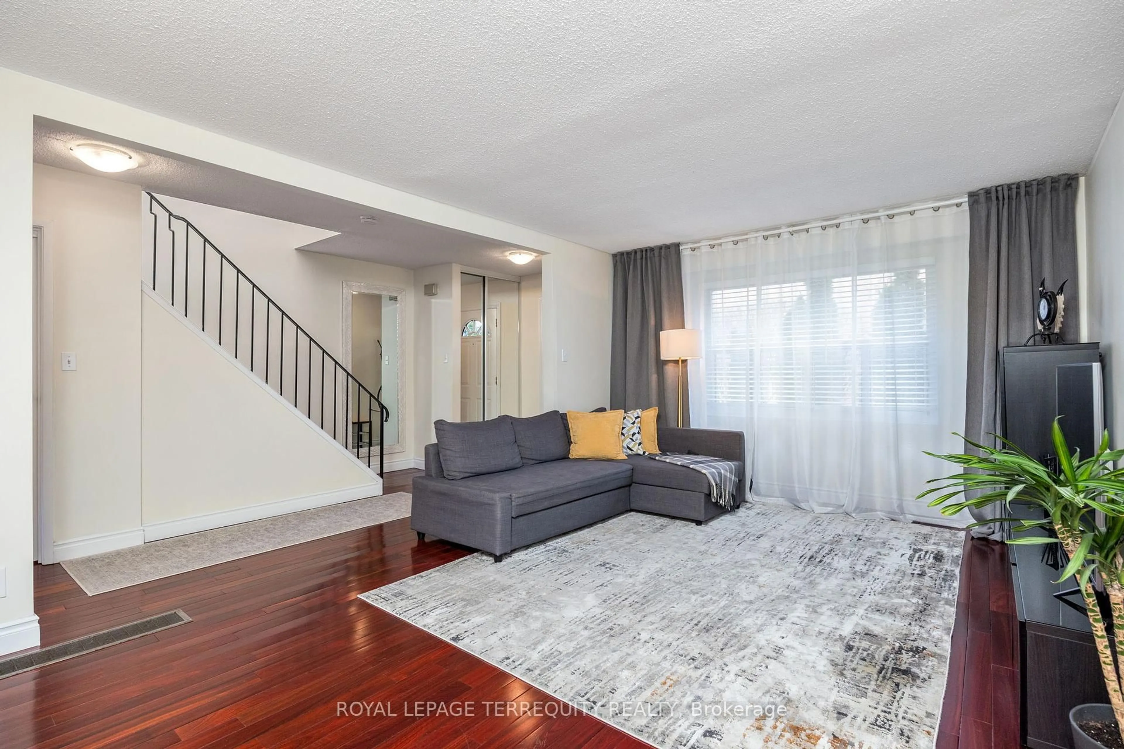 Living room with furniture, unknown for 1050 Shawnmarr Rd #45, Mississauga Ontario L5H 3V1