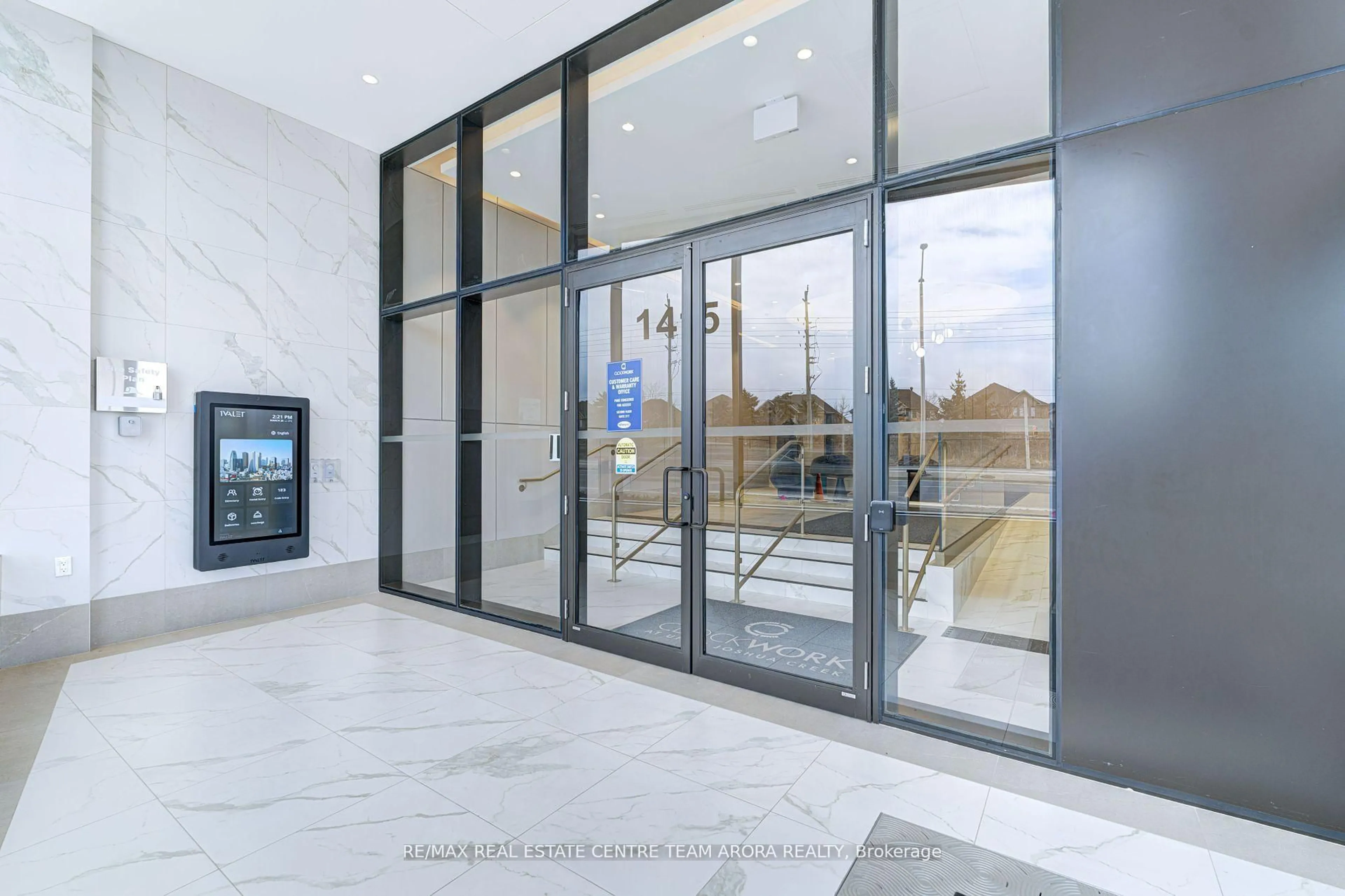 Indoor foyer for 1415 Dundas St #415, Oakville Ontario L6H 8A3