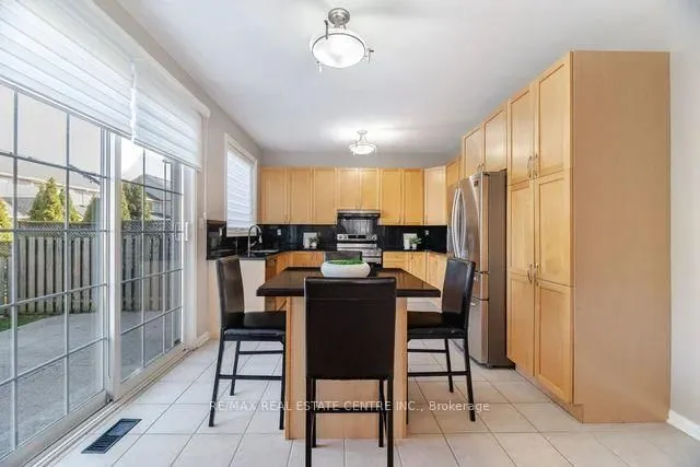 Additional image 31 of 643 Hamilton Cres