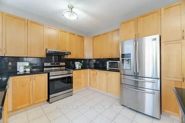 Additional image 30 of 643 Hamilton Cres