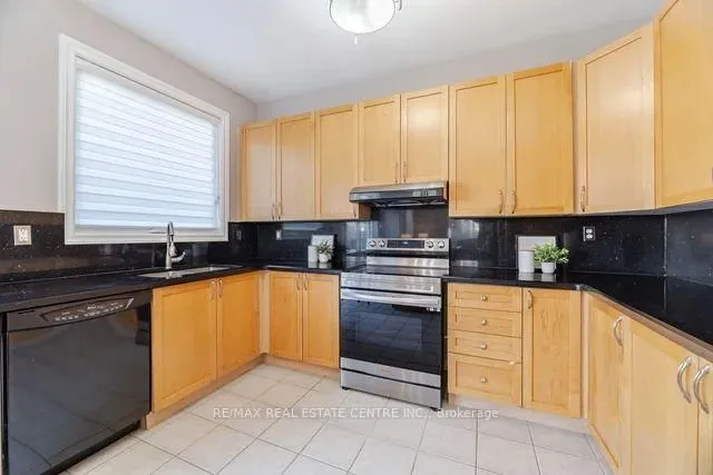 Additional image 29 of 643 Hamilton Cres