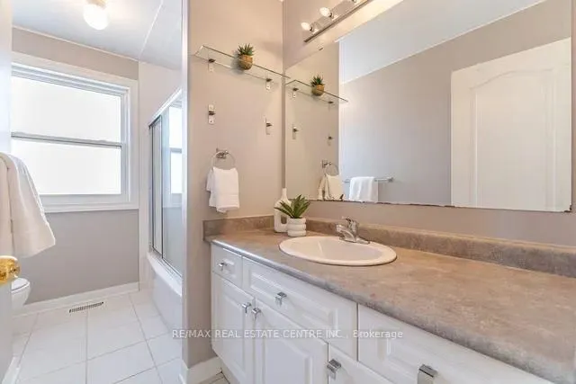 Additional image 16 of 643 Hamilton Cres