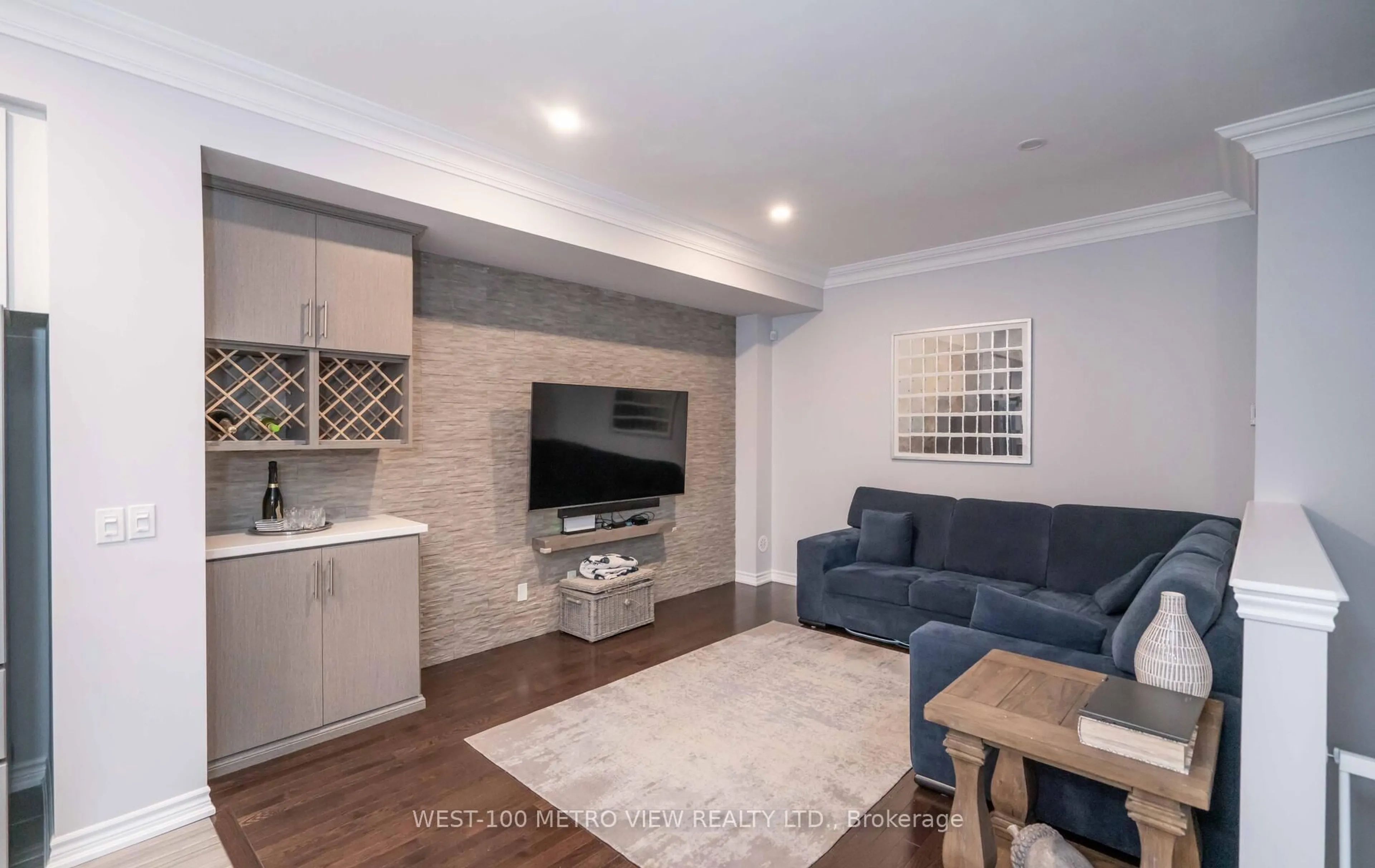 Living room with furniture, unknown for 406 Athabasca Common N/A, Oakville Ontario L6H 0R5