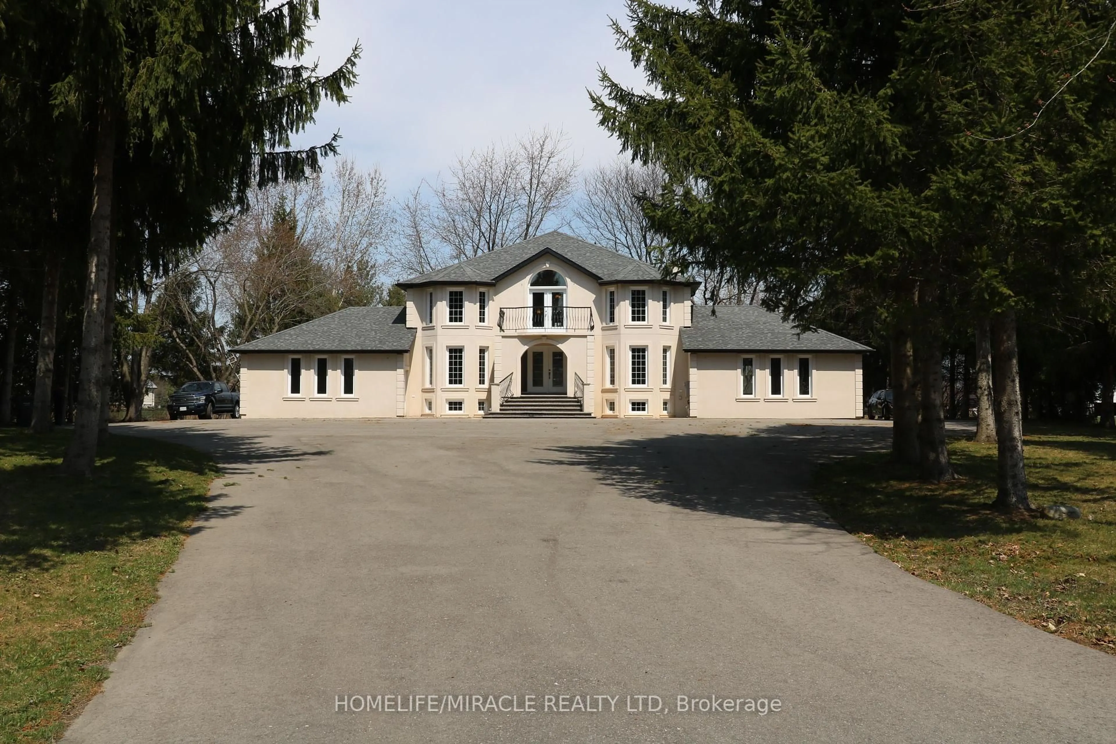 A pic from outside/outdoor area/front of a property/back of a property/a pic from drone, unknown for 10 Cynthia Cres, Brampton Ontario L6P 0T1