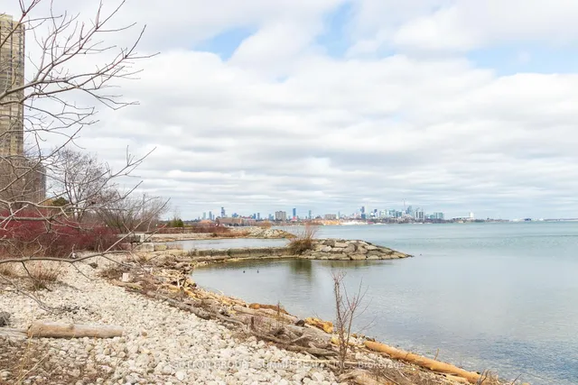 Additional property image - 2083 Lake shore Blvd Unit 809