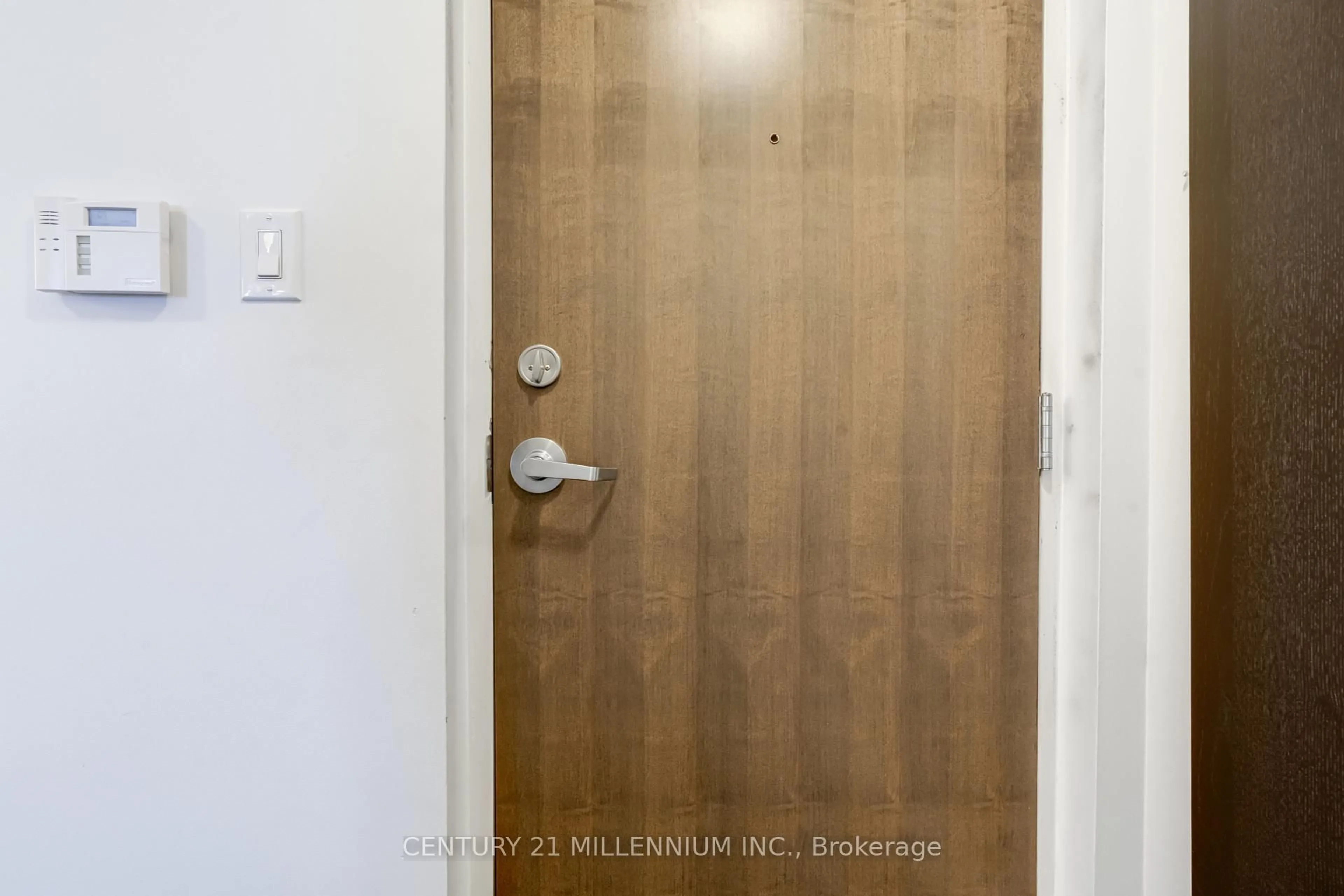 Indoor entryway for 9 George St #2005, Brampton Ontario L6X 0T6