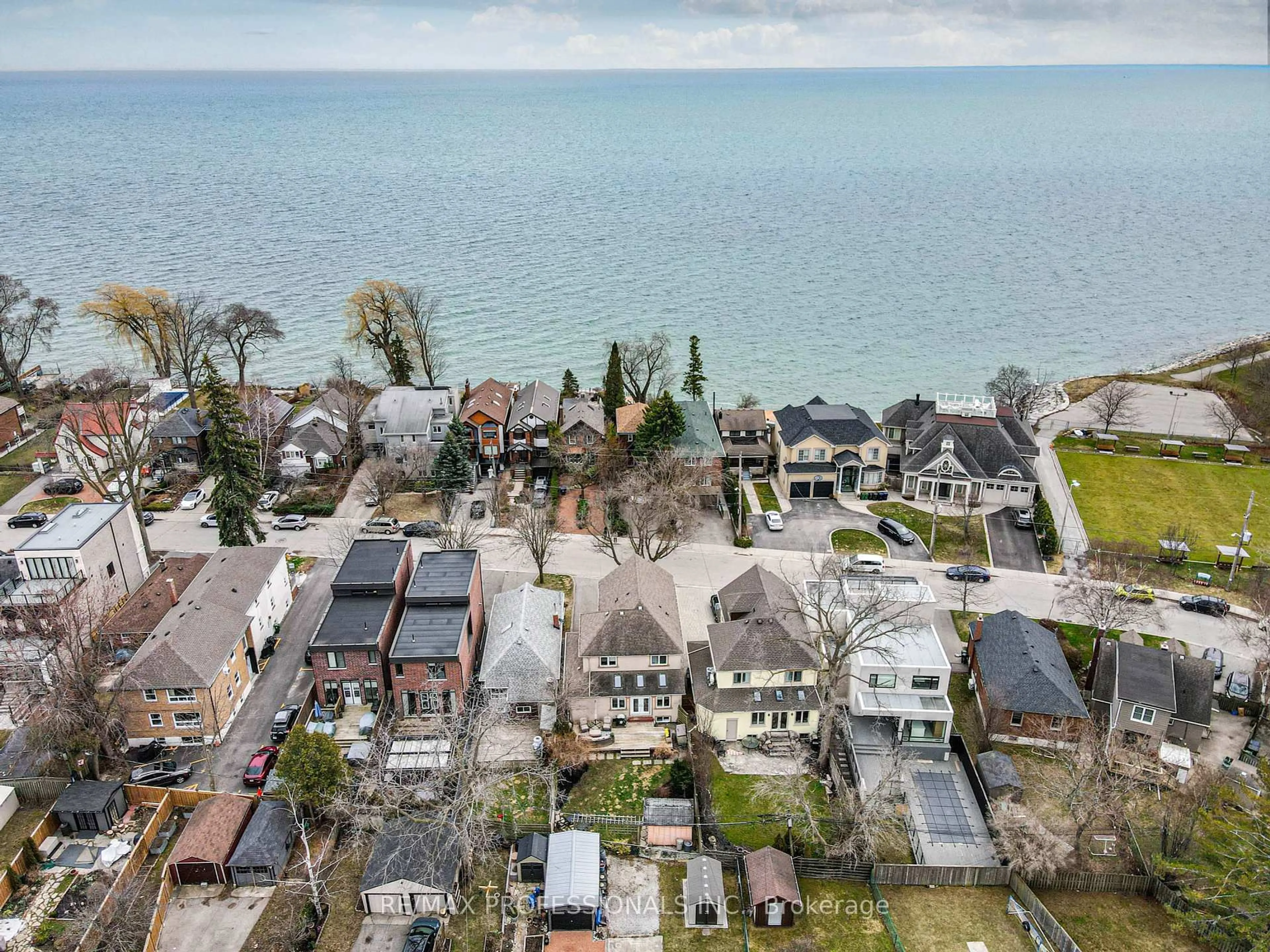 A pic from outside/outdoor area/front of a property/back of a property/a pic from drone, water/lake/river/ocean view for 116 Lake Shore Dr, Toronto Ontario M8V 2A2