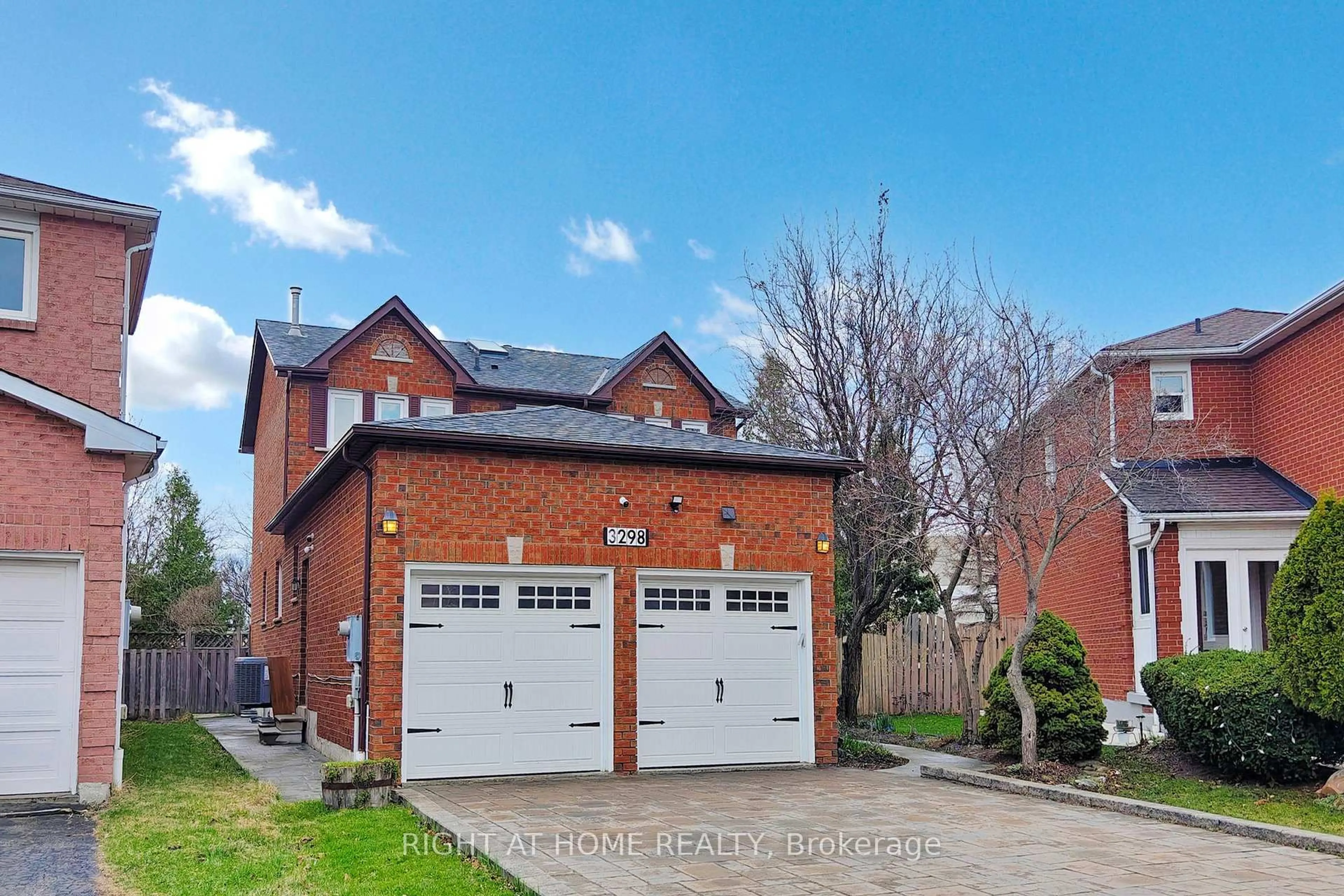 Home with brick exterior material, street for 3298 Pilcom Cres, Mississauga Ontario L5B 3X4