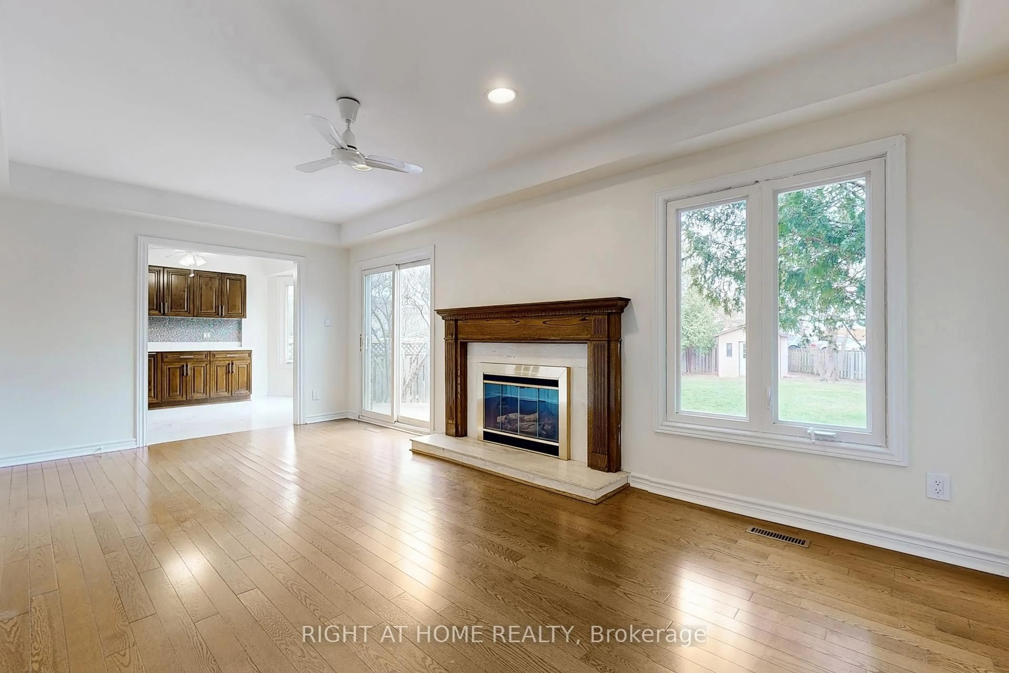 Unknown for 3298 Pilcom Cres, Mississauga Ontario L5B 3X4