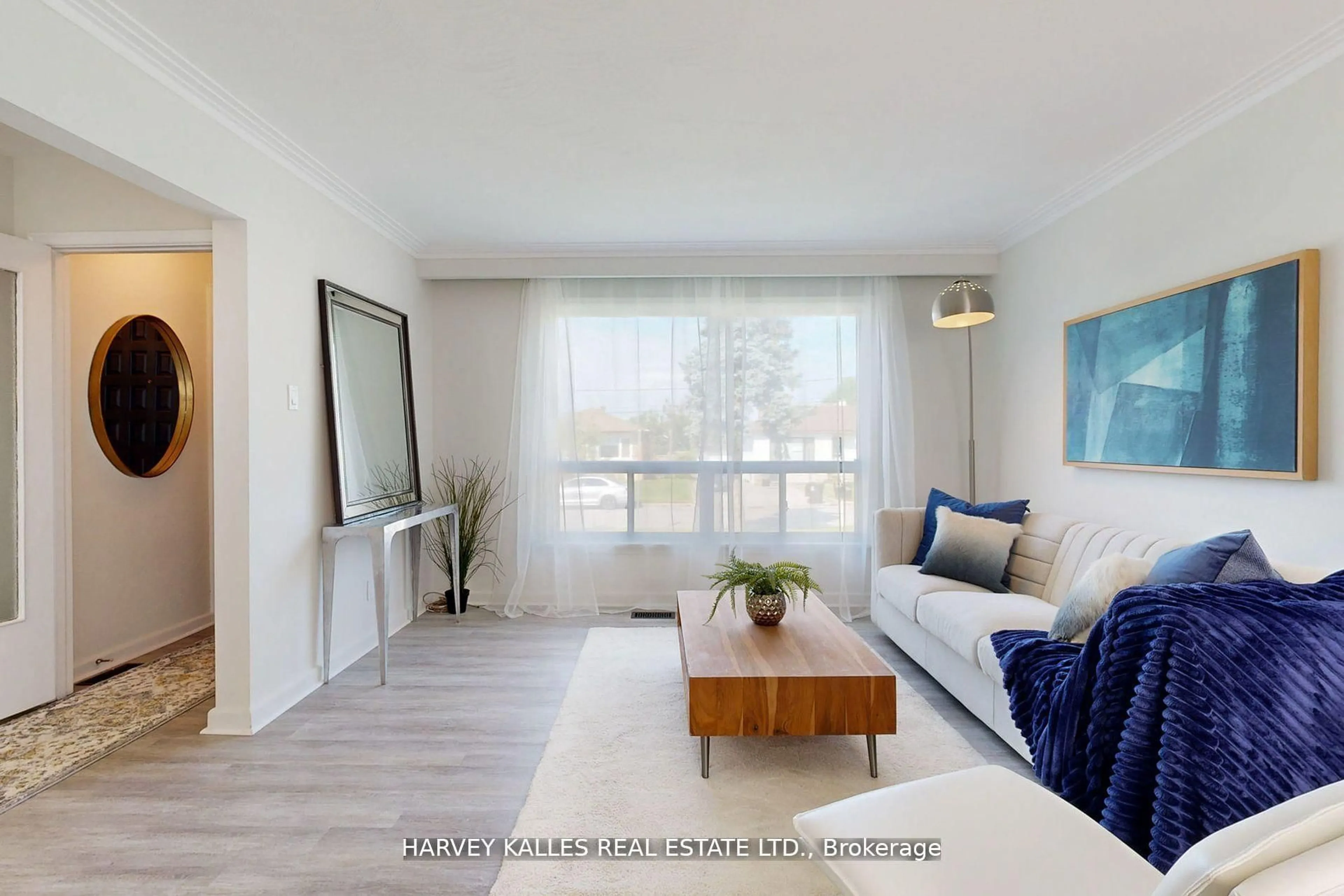 Living room with furniture, wood/laminate floor for 5 Liscombe Rd, Toronto Ontario M6L 2Z9