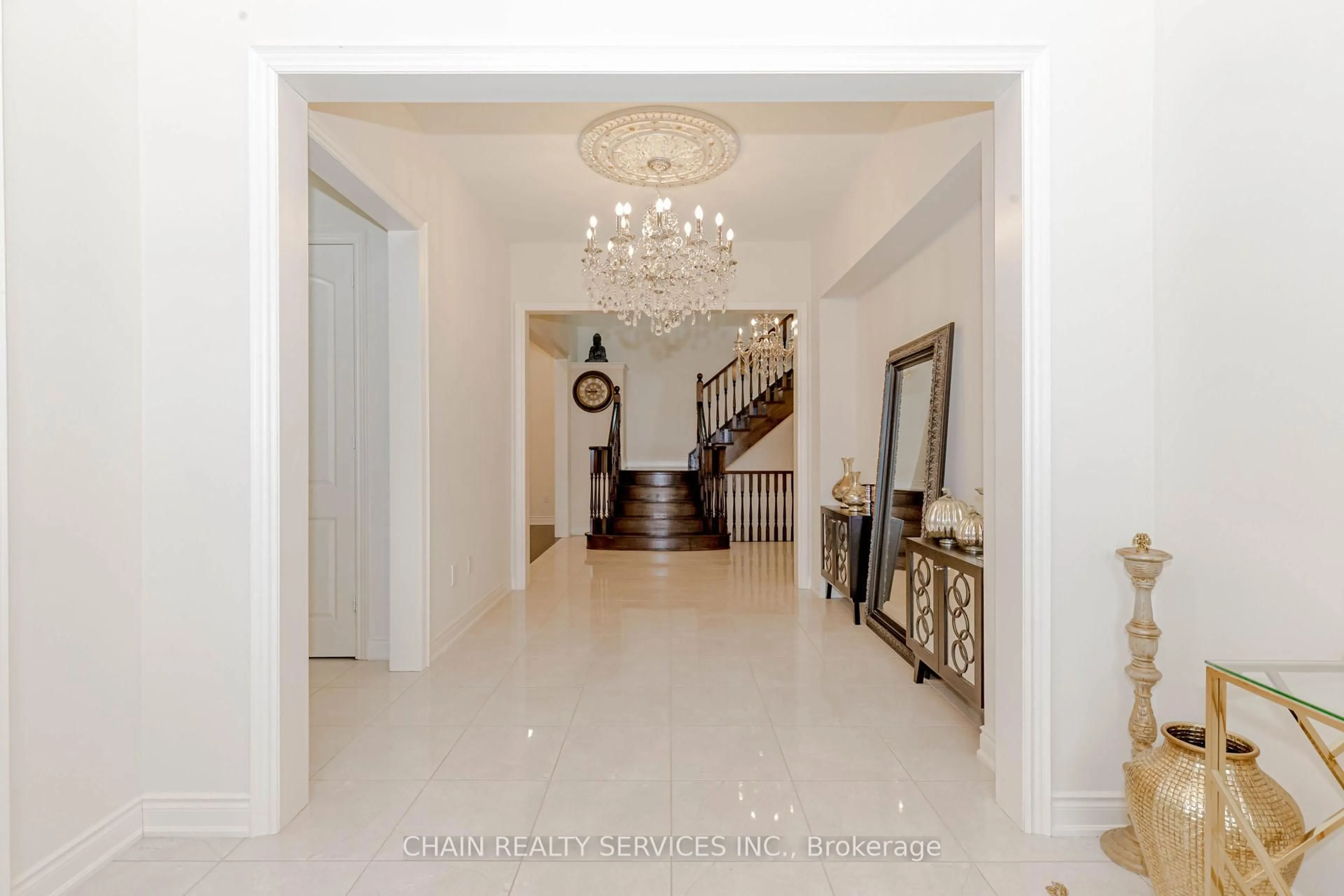 Indoor foyer for 7 Hagerman Rd, Brampton Ontario L6P 4C1