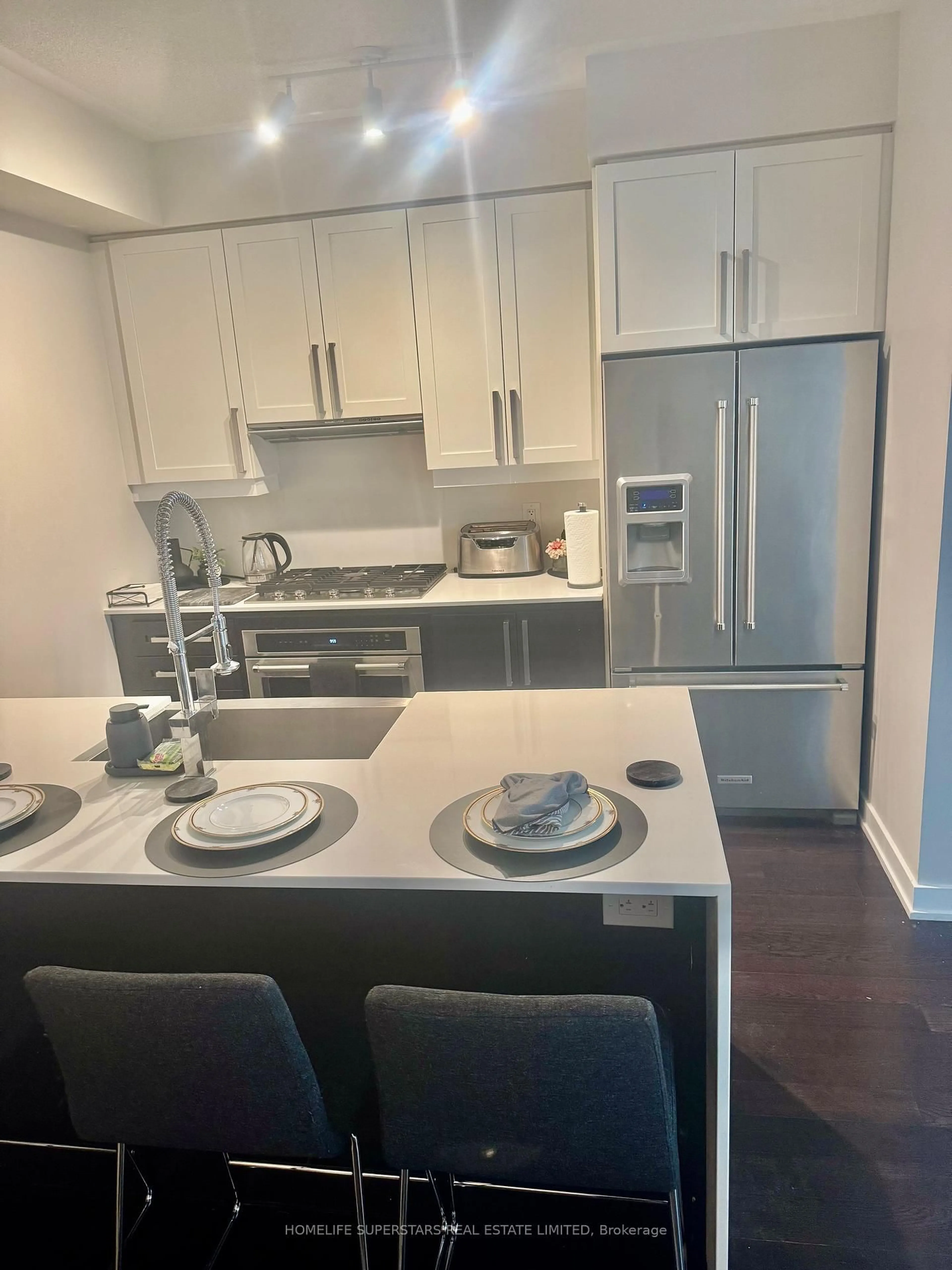 Standard kitchen, unknown for 4070 Parkside Village Dr #TH 3, Mississauga Ontario L5B 0K2