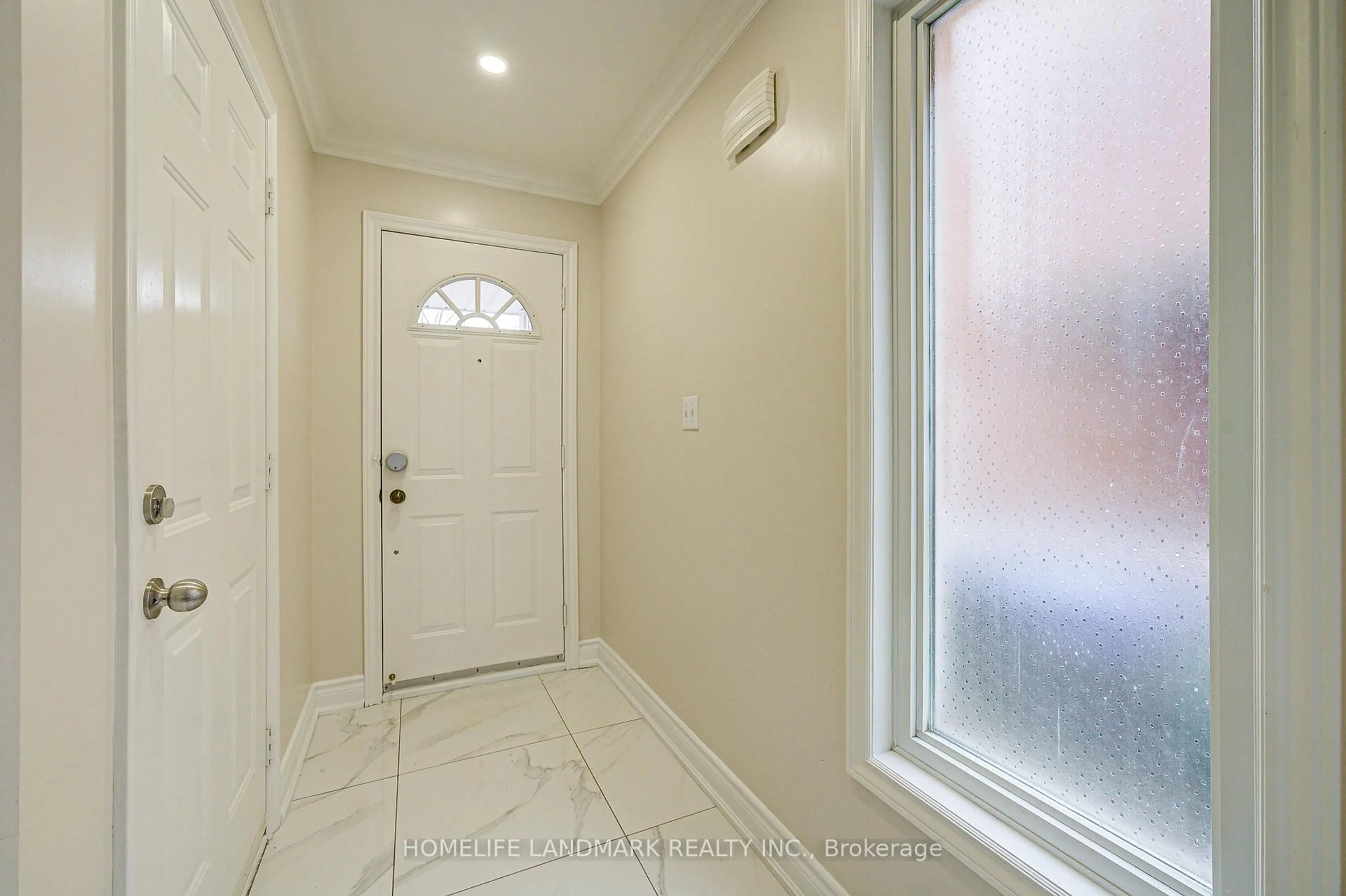 Indoor entryway for 1141 Foxglove Pl, Mississauga Ontario L5V 2N4