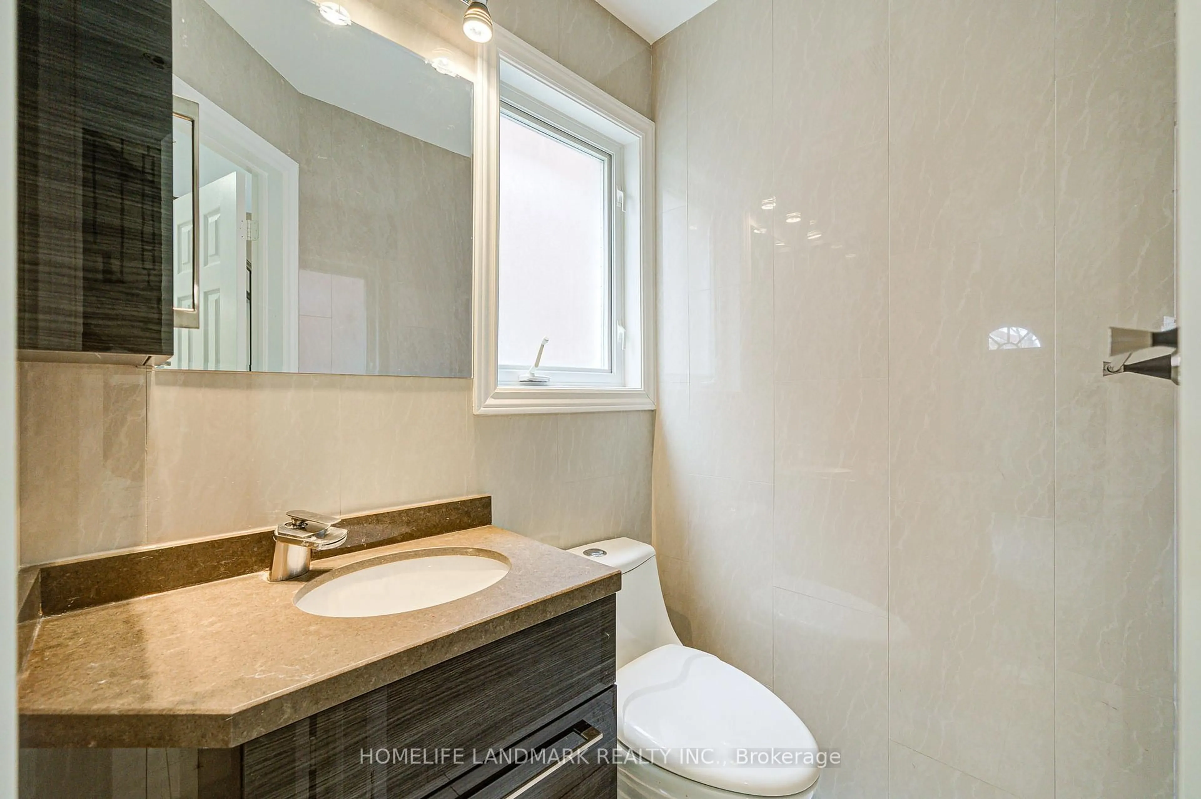 Standard bathroom, ceramic/tile floor for 1141 Foxglove Pl, Mississauga Ontario L5V 2N4