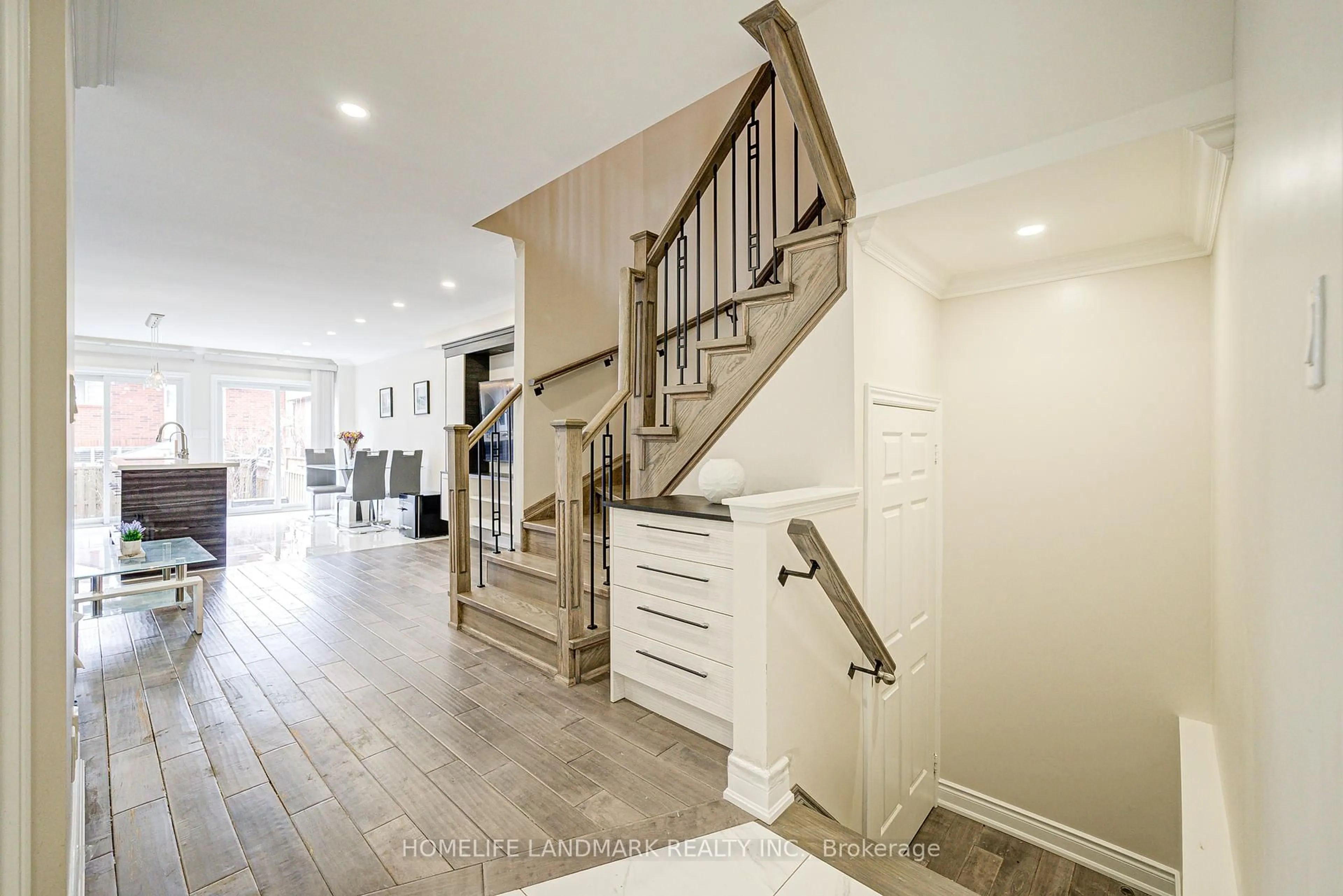 Indoor entryway for 1141 Foxglove Pl, Mississauga Ontario L5V 2N4