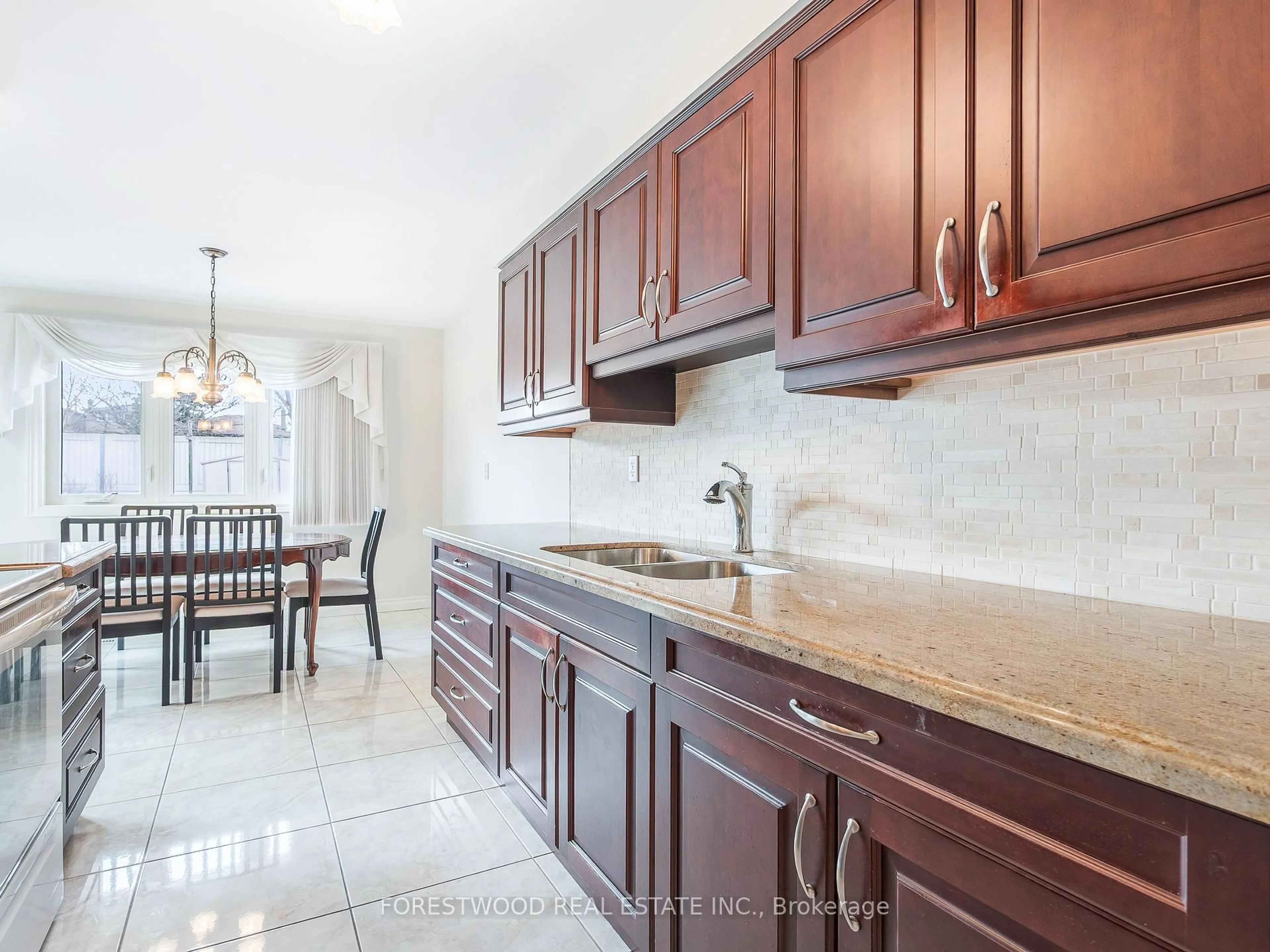Open concept kitchen, ceramic/tile floor for 4334 Lee Dr, Mississauga Ontario L4W 4A8