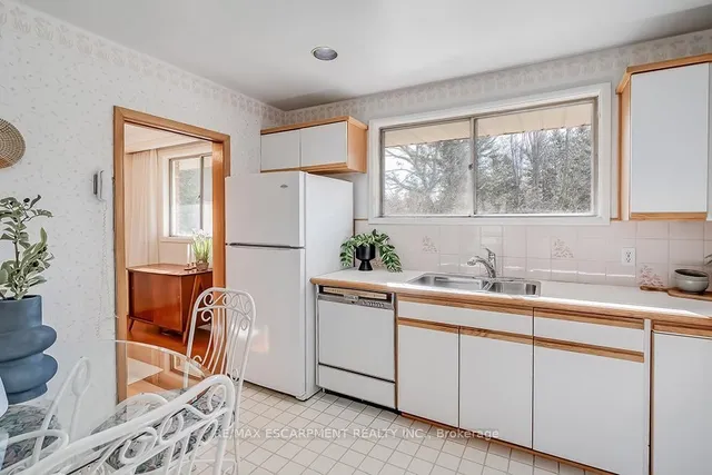Additional property image - 363 East Side Cres