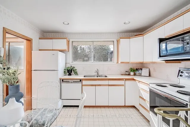 Additional property image - 363 East Side Cres