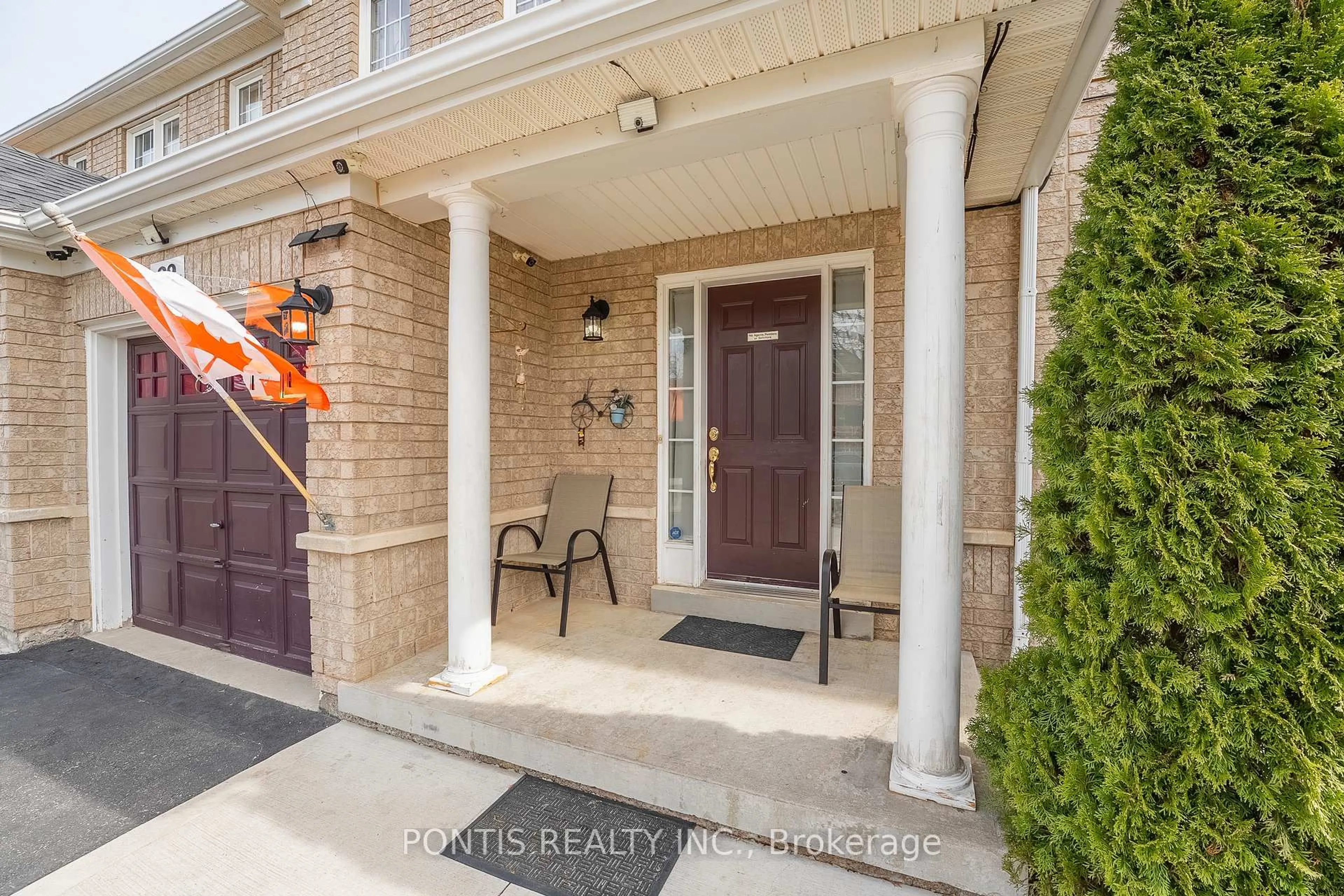 Indoor entryway for 22 Mistdale Cres, Brampton Ontario L7A 1S1