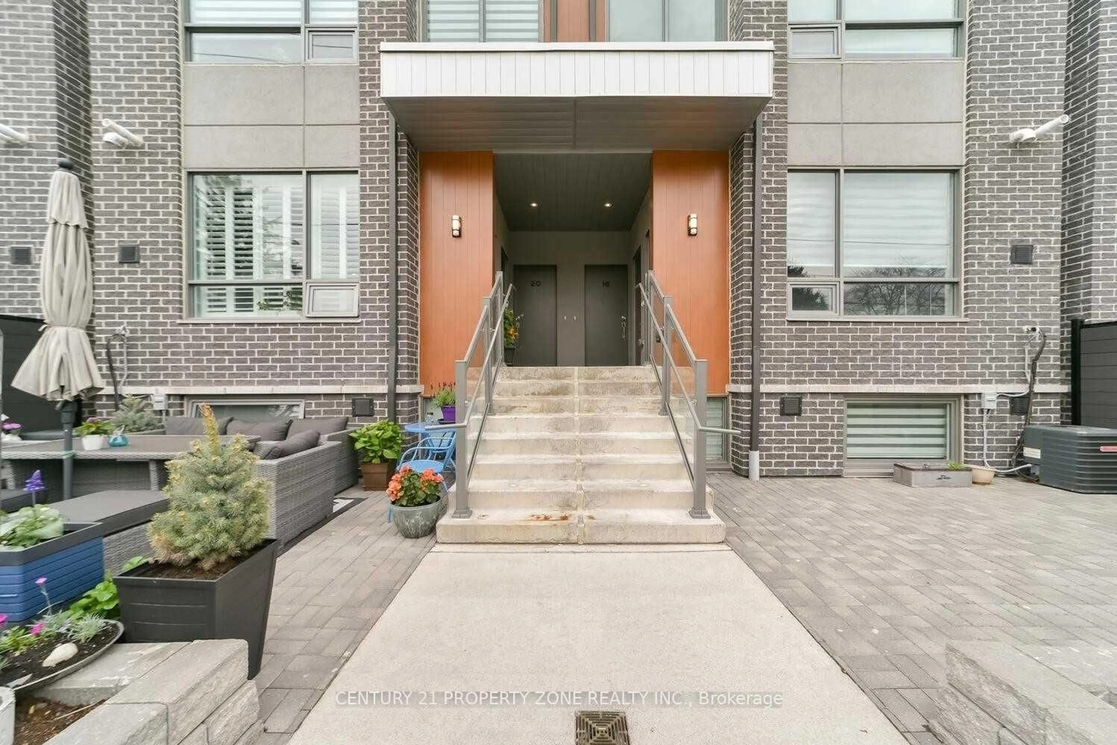 Indoor foyer for 680 Atwater Ave #19, Mississauga Ontario L5G 0B6