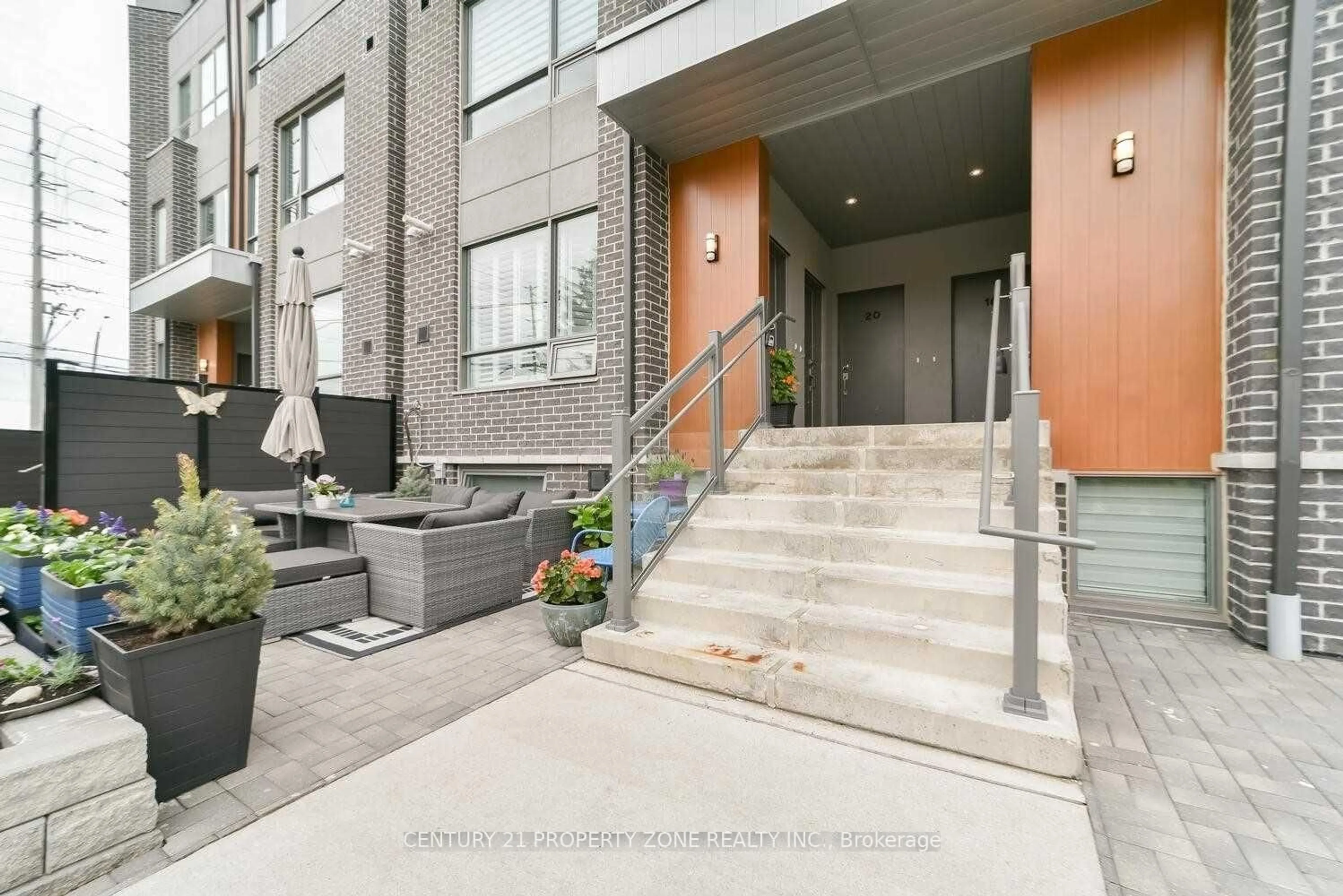 Indoor foyer for 680 Atwater Ave #19, Mississauga Ontario L5G 0B6